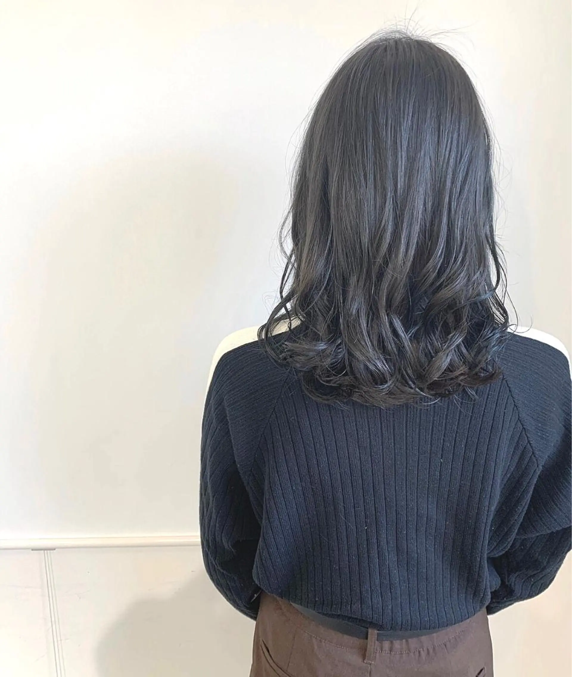 セミロング カラー 黒髪 ブルーカラー ブルーブラック Sana/ 耳ツボ/インナーのヘアスタイル