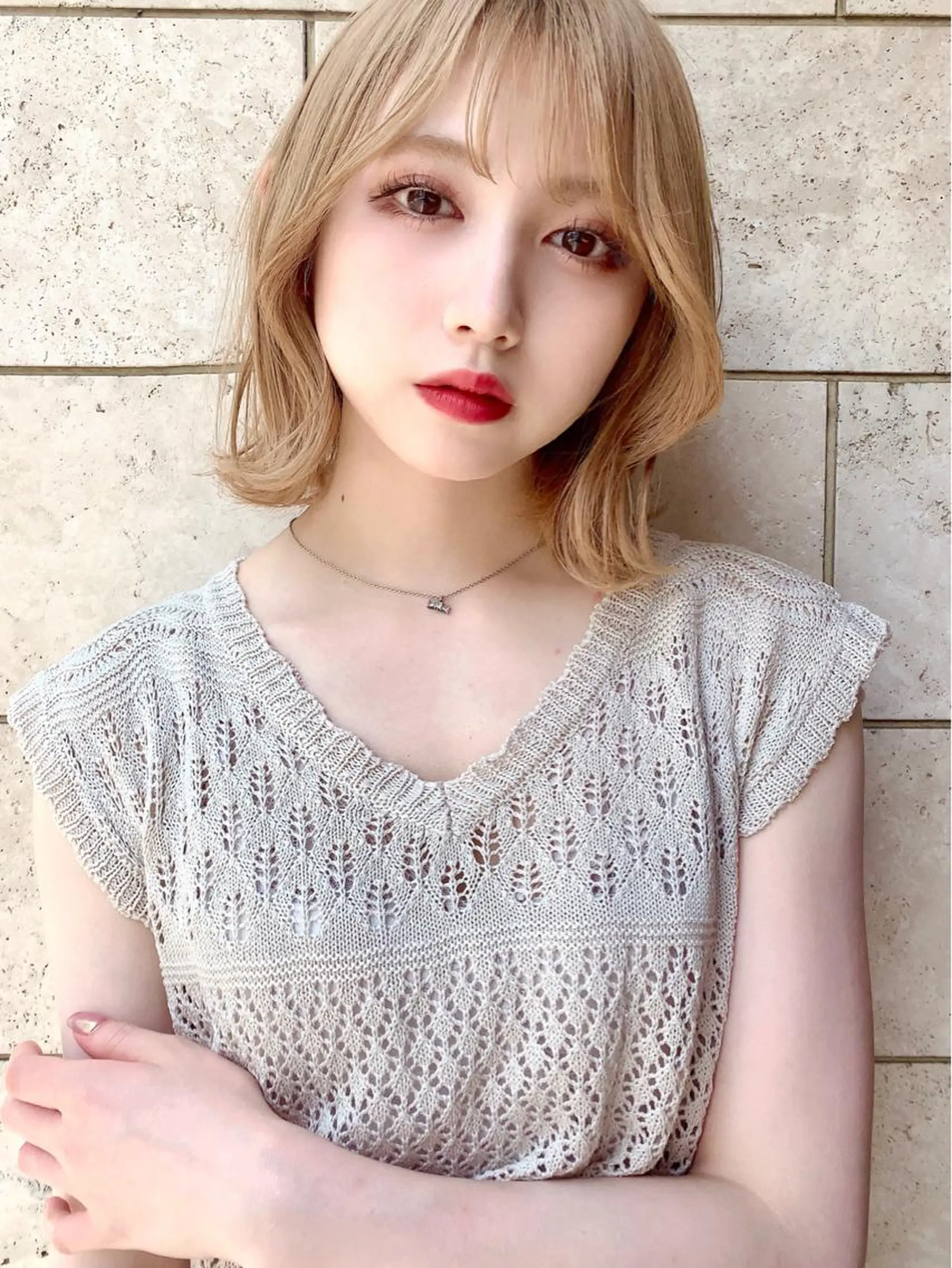 ミディアム カラー 切りっぱなしボブ イヤリングカラー ハイトーンカラー ボブ くびれヘア 市原 大翼のヘアスタイル