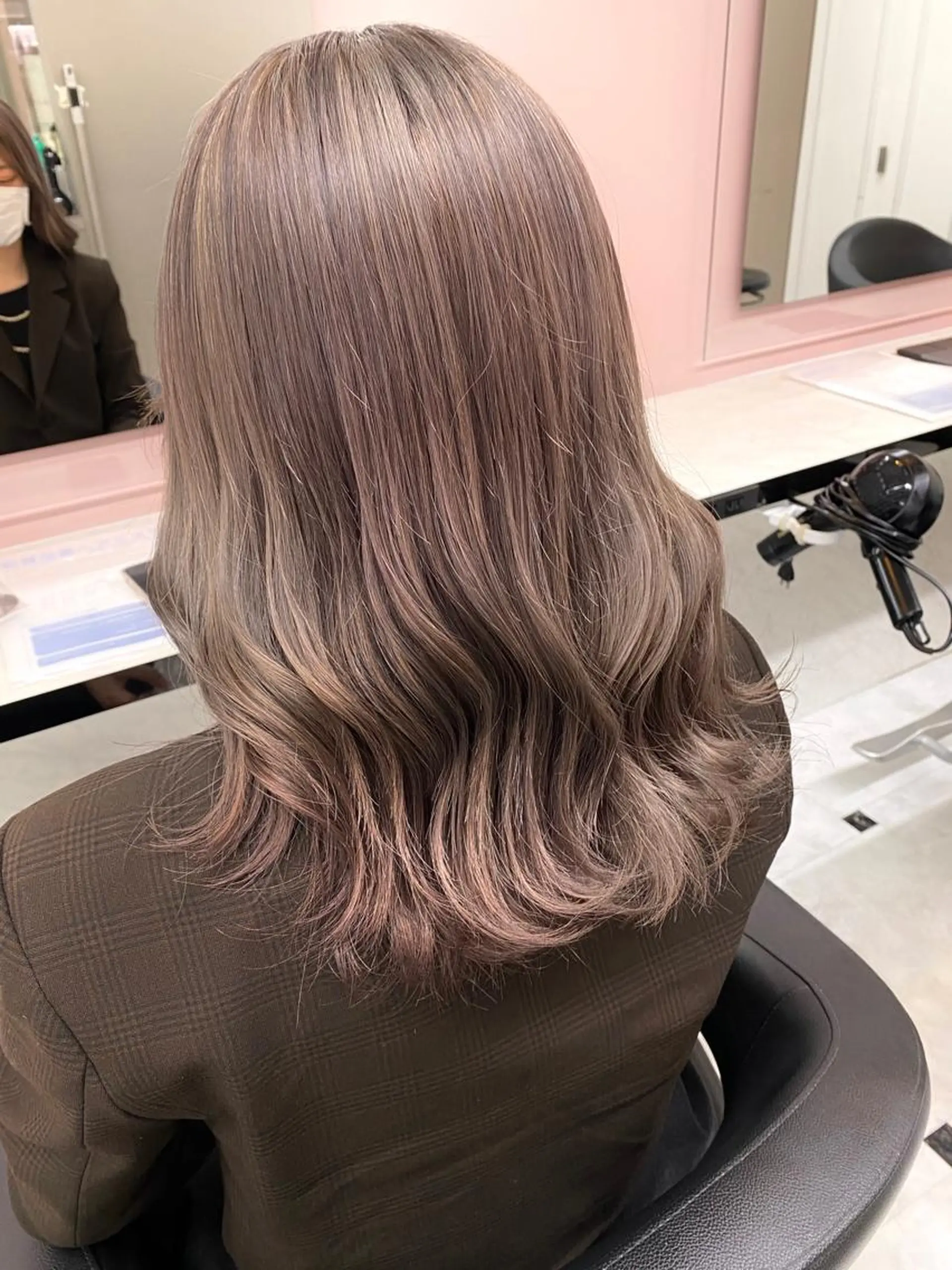 セミロング カラー レイヤーダブルカラー KYONのヘアスタイル