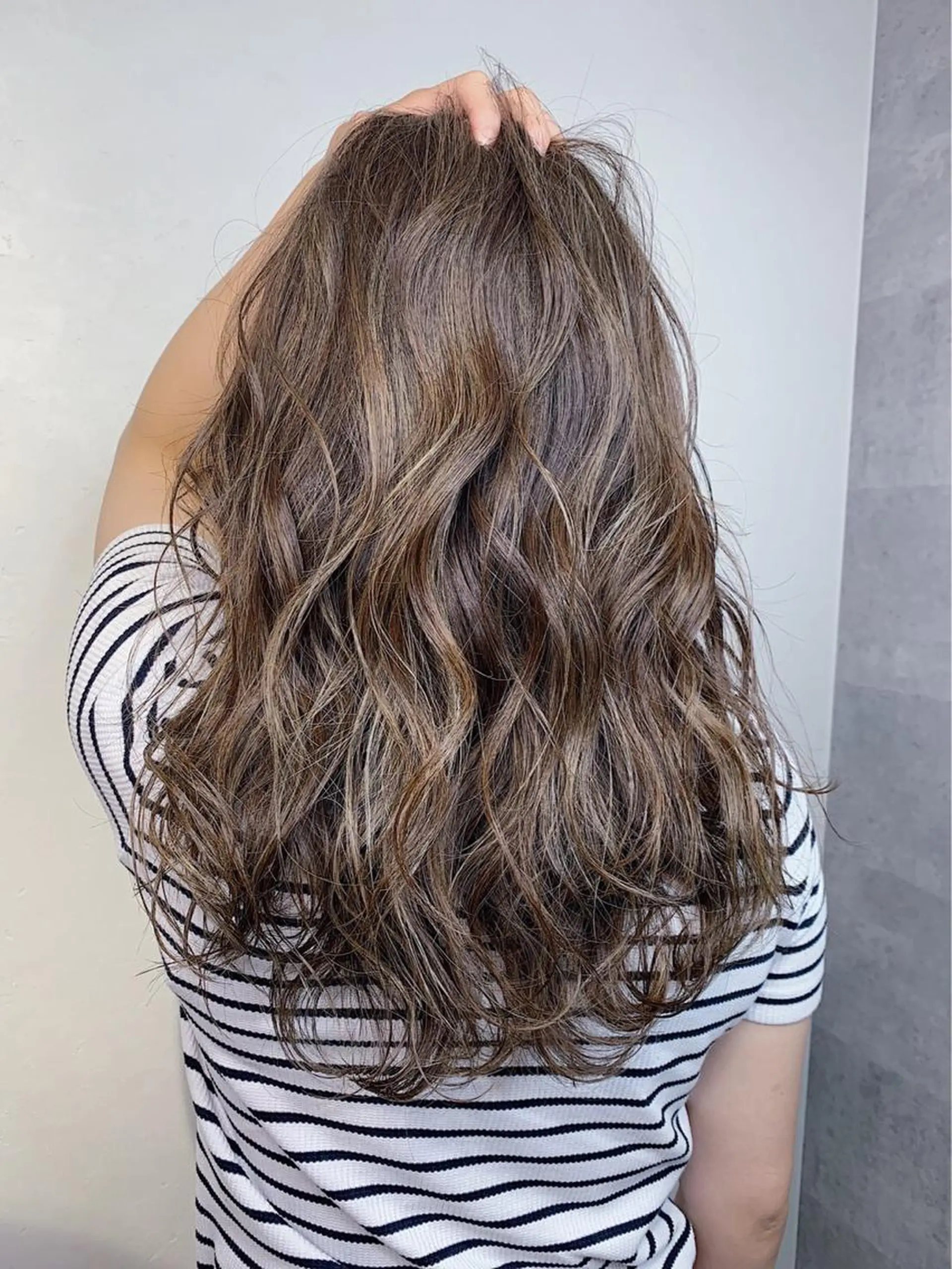 セミロング カラー _WHITE＋ 南海難波店のヘアスタイル