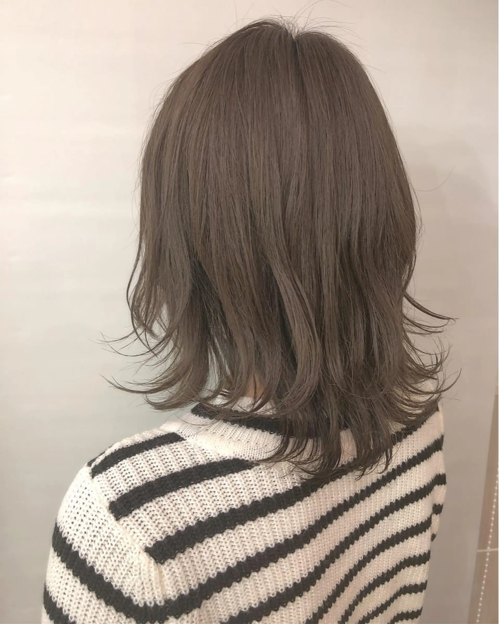 ミディアム カラー ミディアムレイヤー レイヤーカット カット ヘアカラー トリートメント 齋藤 咲のヘアスタイル