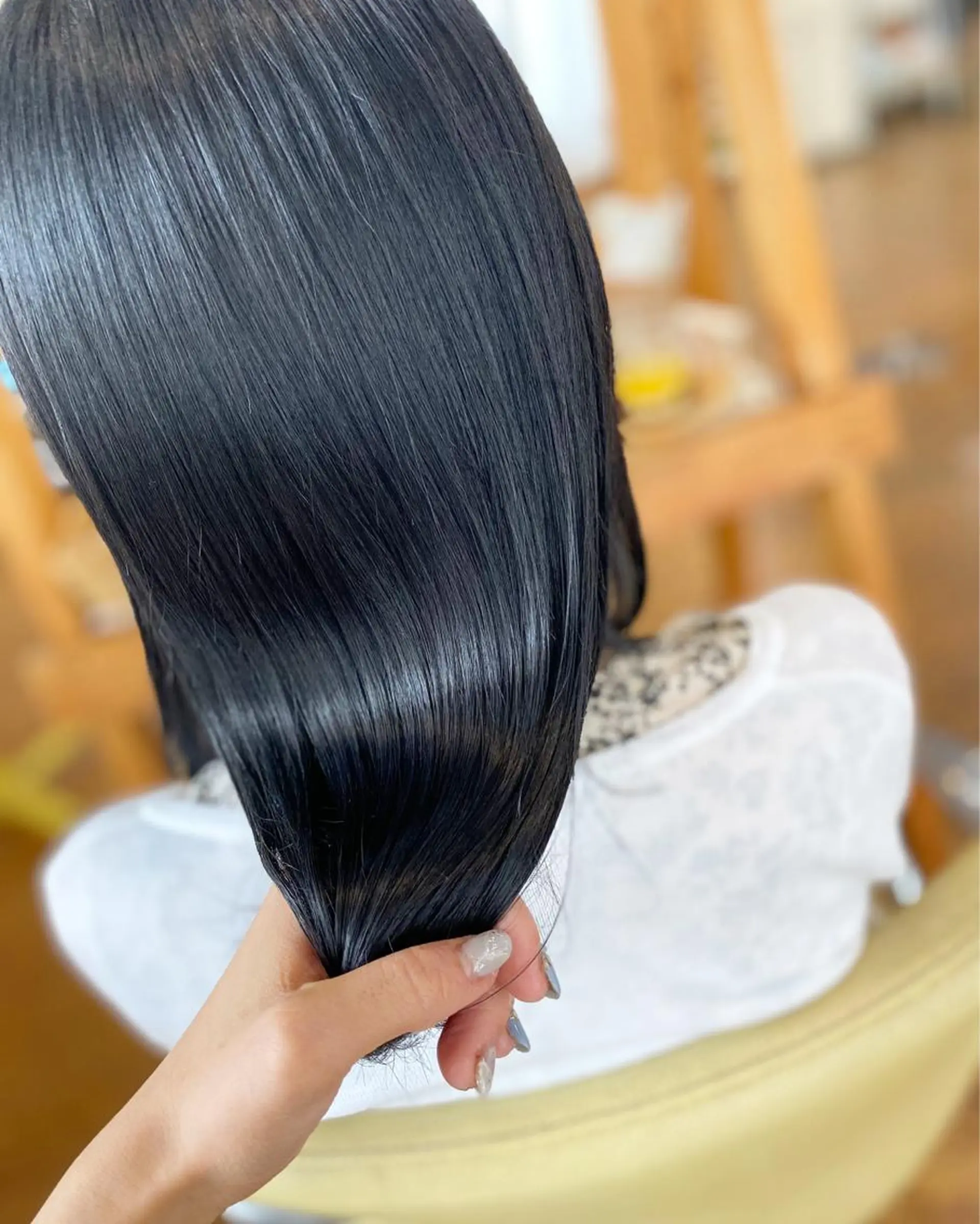 セミロング カラー 荒木 ひろかのヘアスタイル