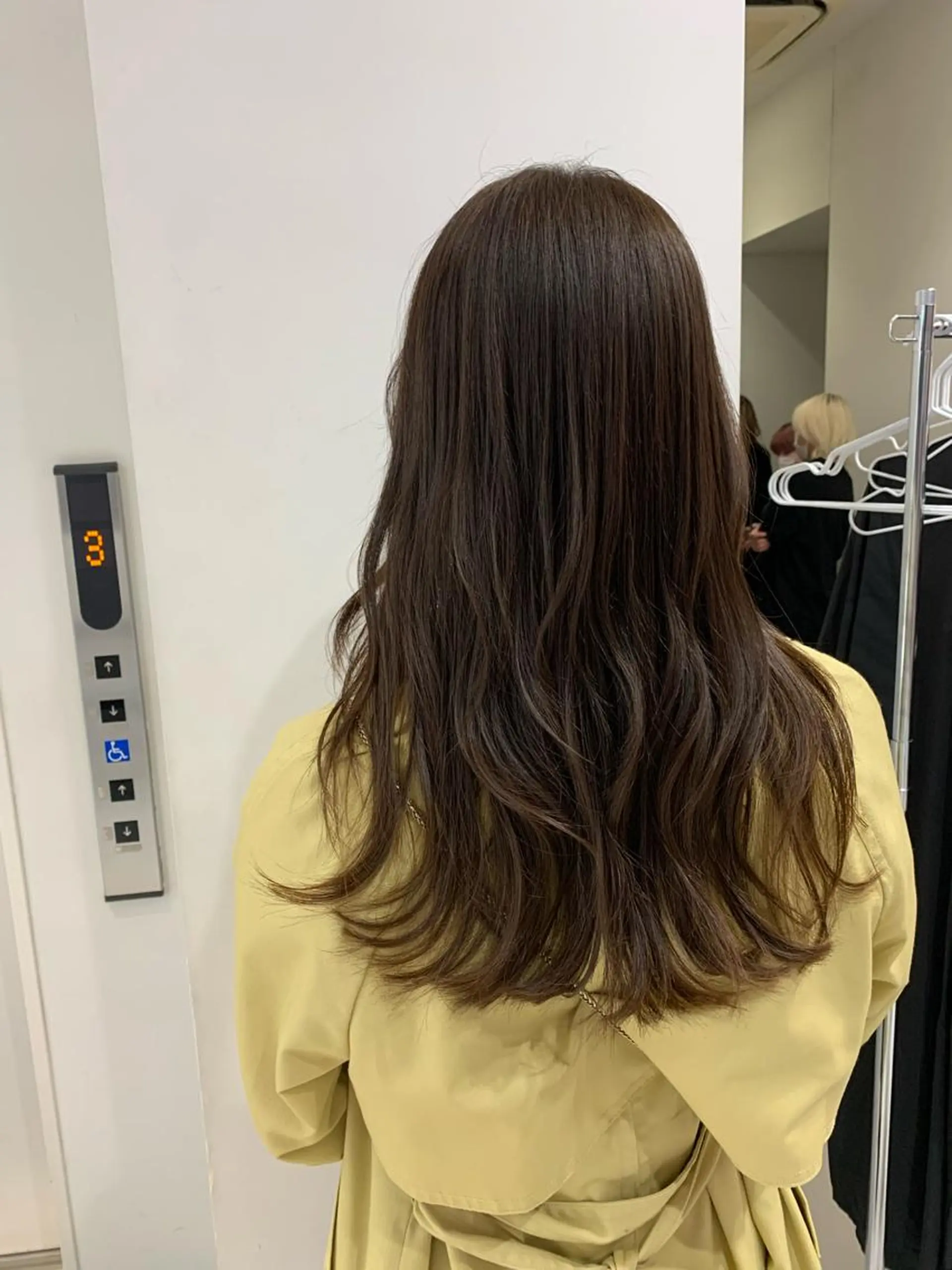 ロング オチ ハナのヘアスタイル