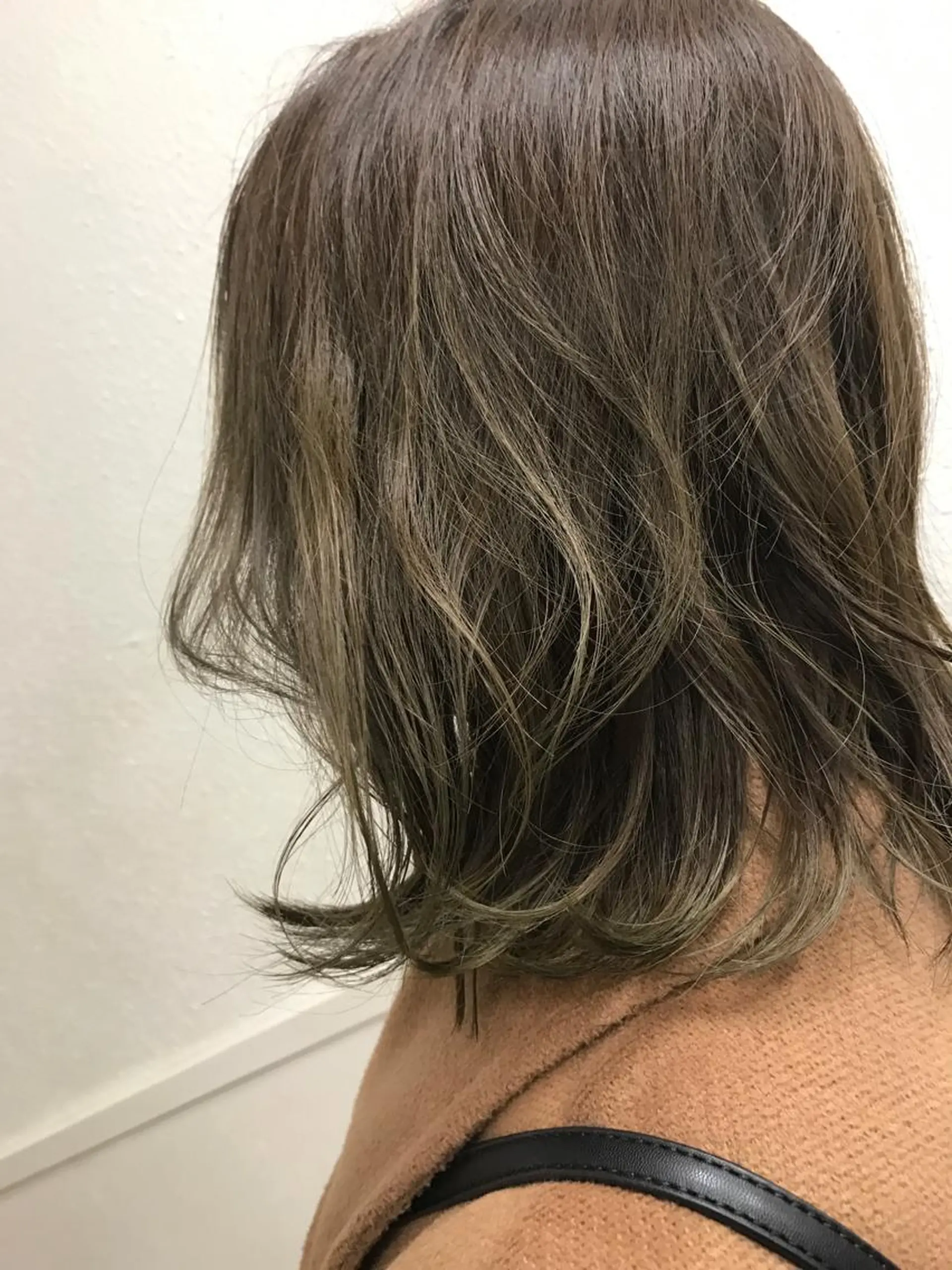 ミディアム カラー ベージュカラー にった みずきのヘアスタイル