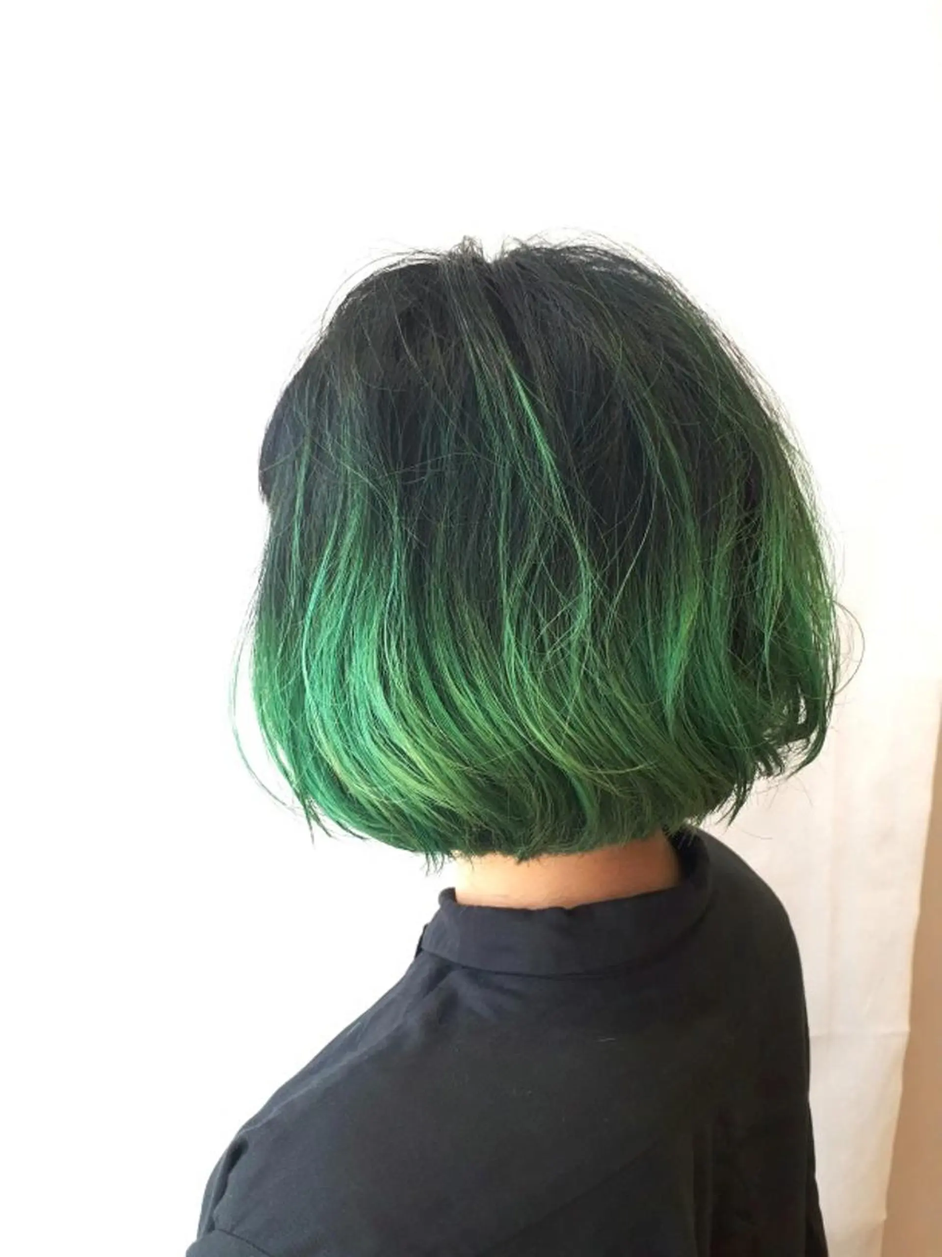 ショート カラー 黒髪 GiseL ジゼル六本松のヘアスタイル