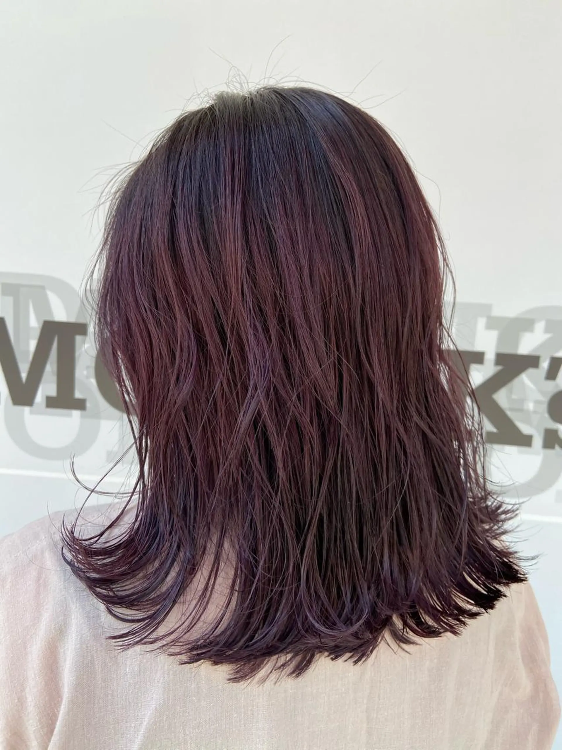 ミディアム カラー ピンクカラー ピンクパープル パープルカラー カット ヘアカラー トリートメント Amour なぐらのヘアスタイル