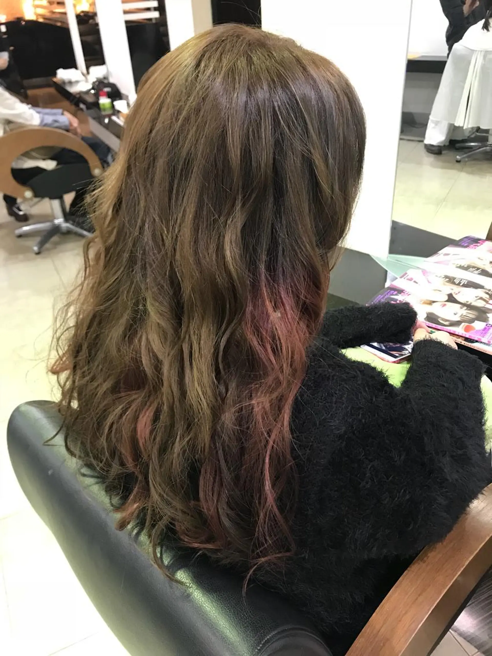 ロング カラー ヘアアレンジ アッシュ ベージュカラー インナーカラー ピンクカラー 烏山 達也のヘアスタイル