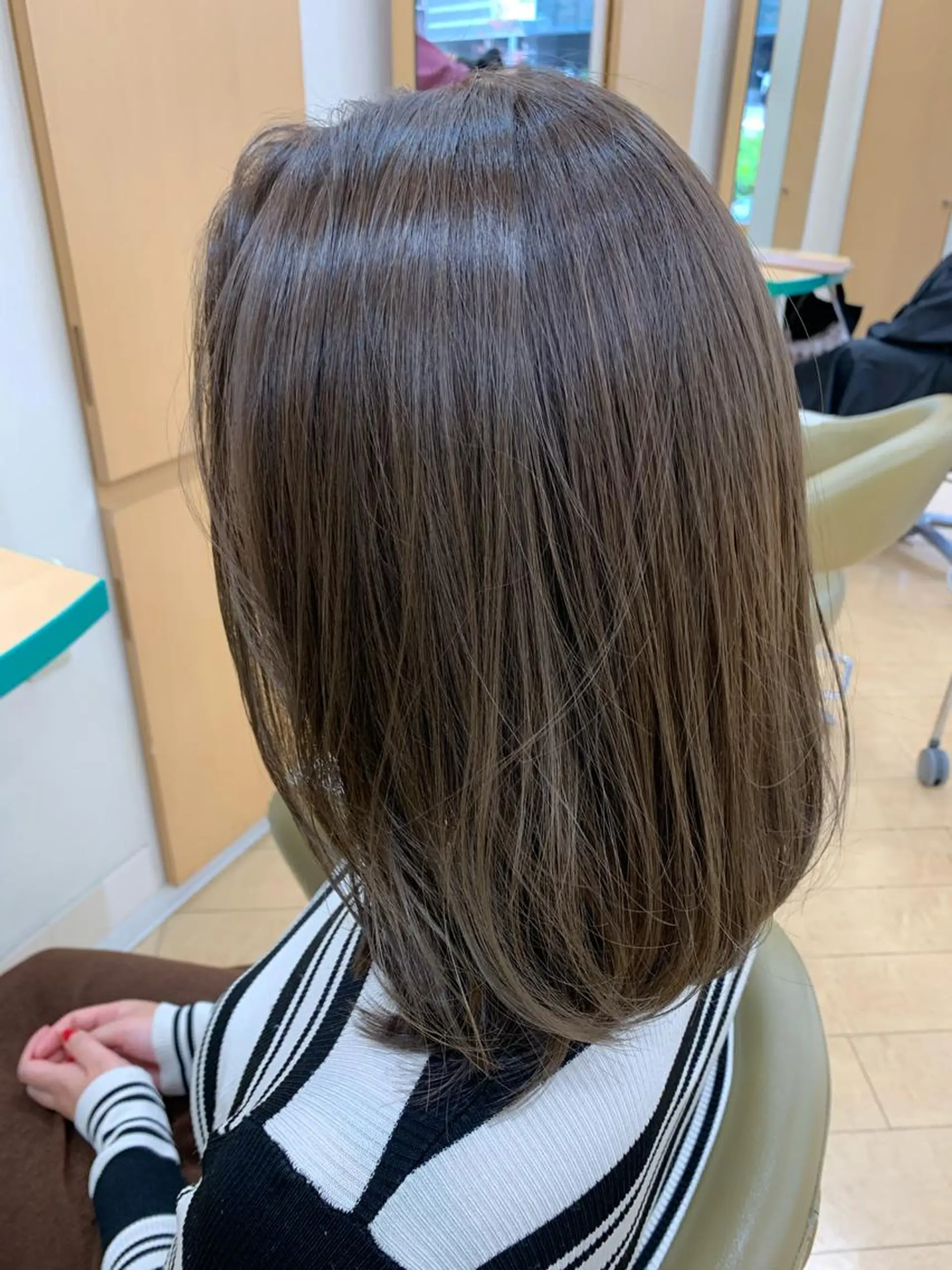 ミディアム カラー カット ヘアカラー トリートメント 福原 亜祐美のヘアスタイル