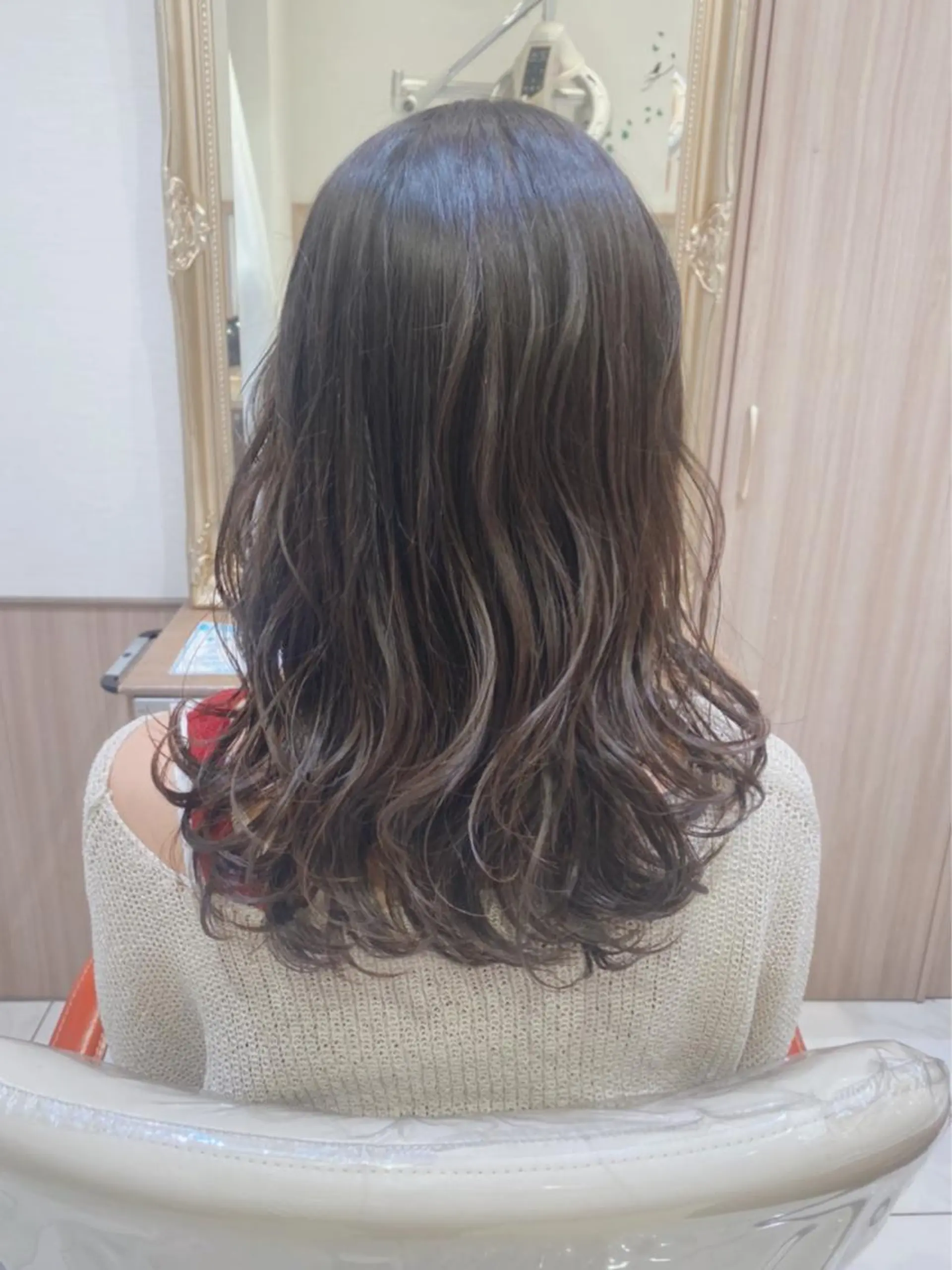 セミロング カラー パーマ 古川 琴美のヘアスタイル