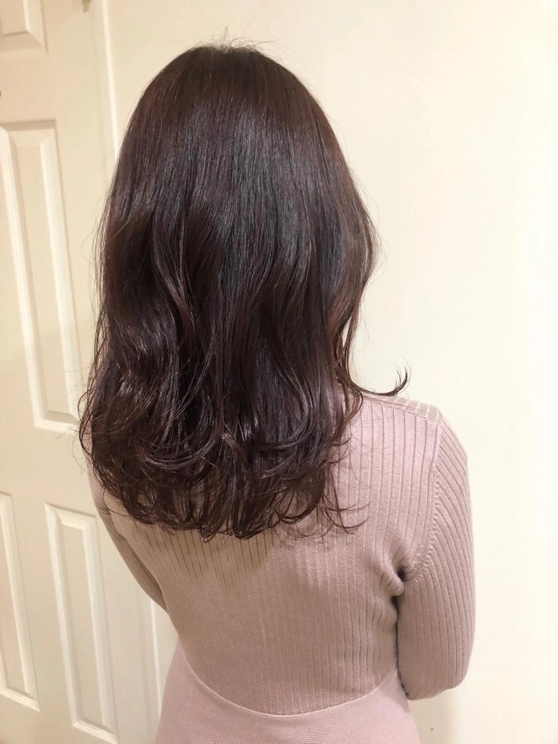 セミロング カラー カット ヘアカラー トリートメント MIOベージュカラー 柔らかいカラーのヘアスタイル