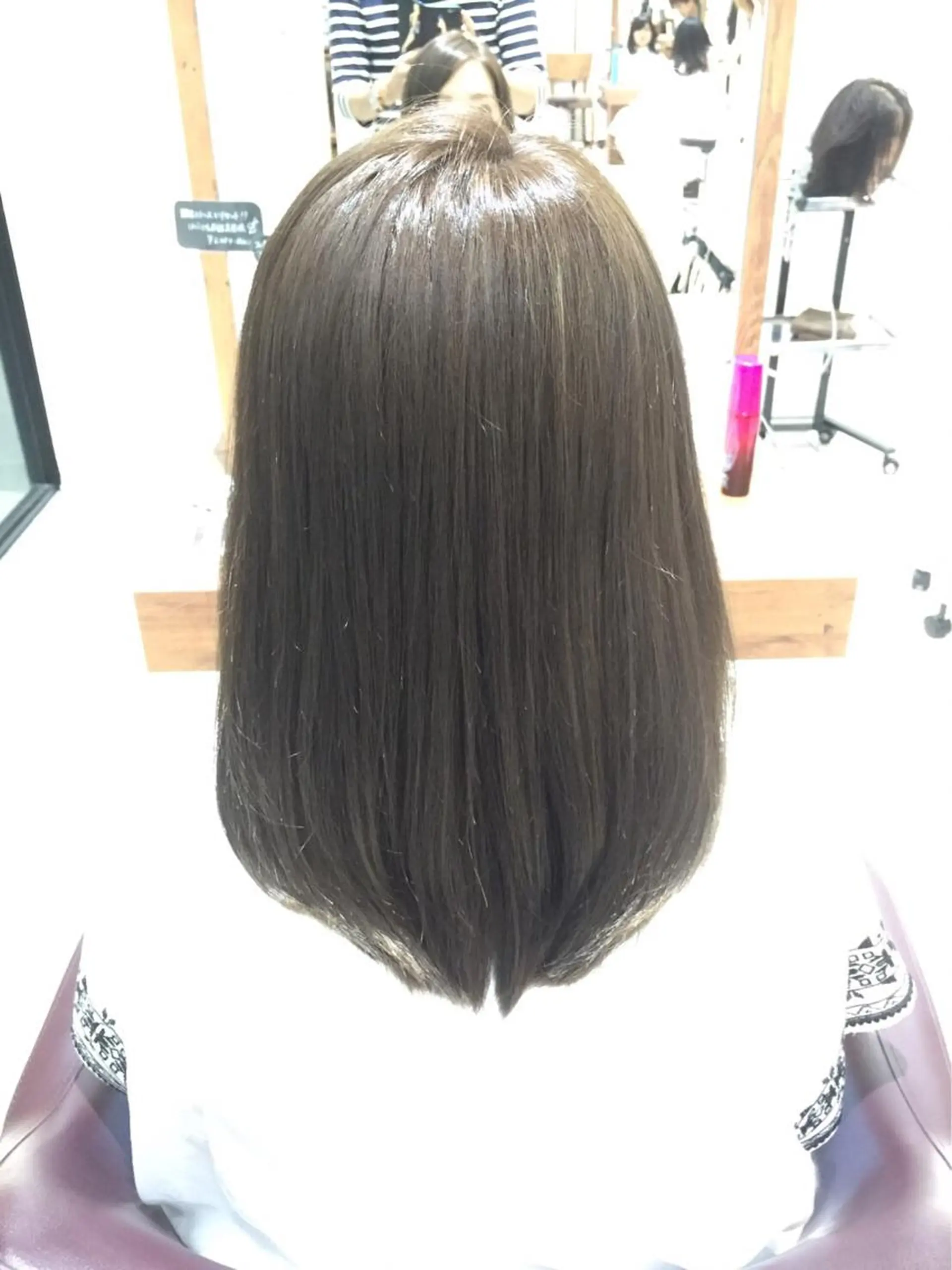 esse大阪茶屋町店所属・レイヤーカット 新井田陽寿のヘアスタイル