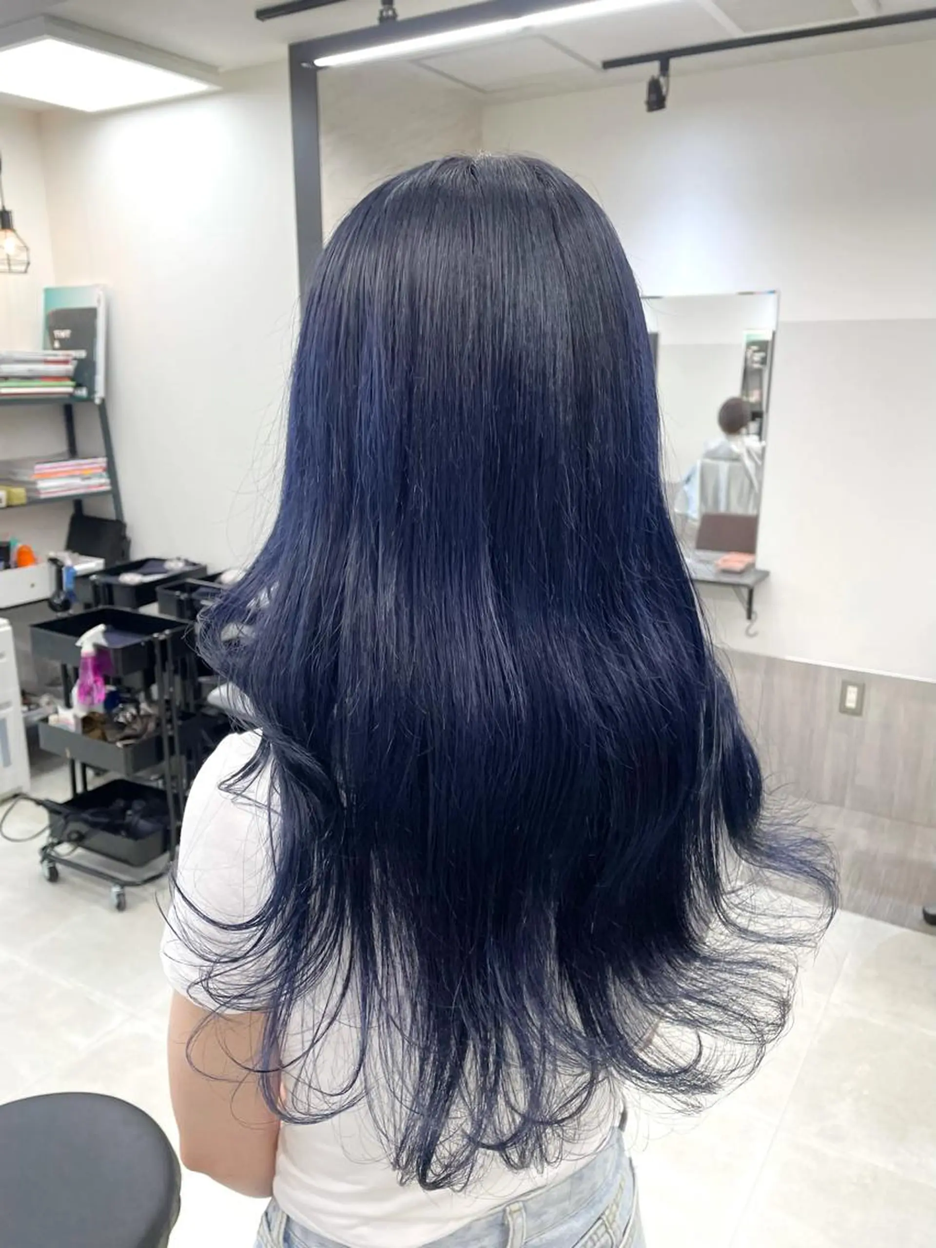 カラー AIRI layer cut hairのヘアスタイル