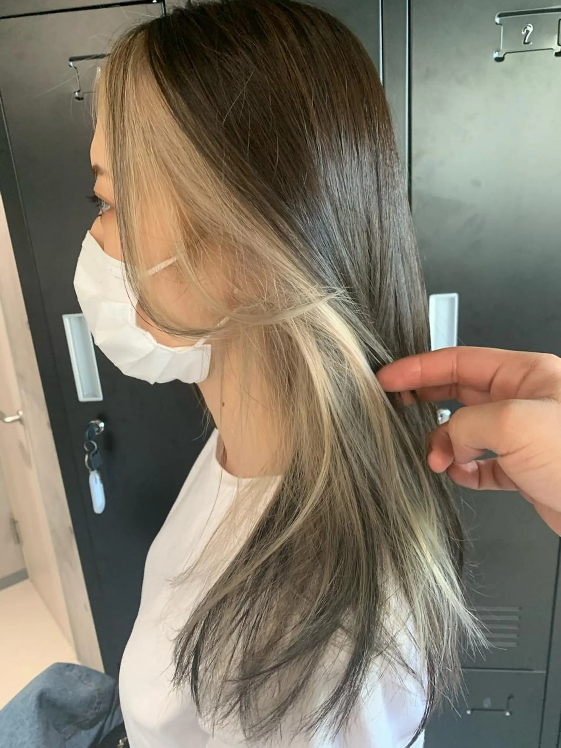 セミロング カラー ベージュカラー mimiiy梅田 中崎町ハイトーンのヘアスタイル