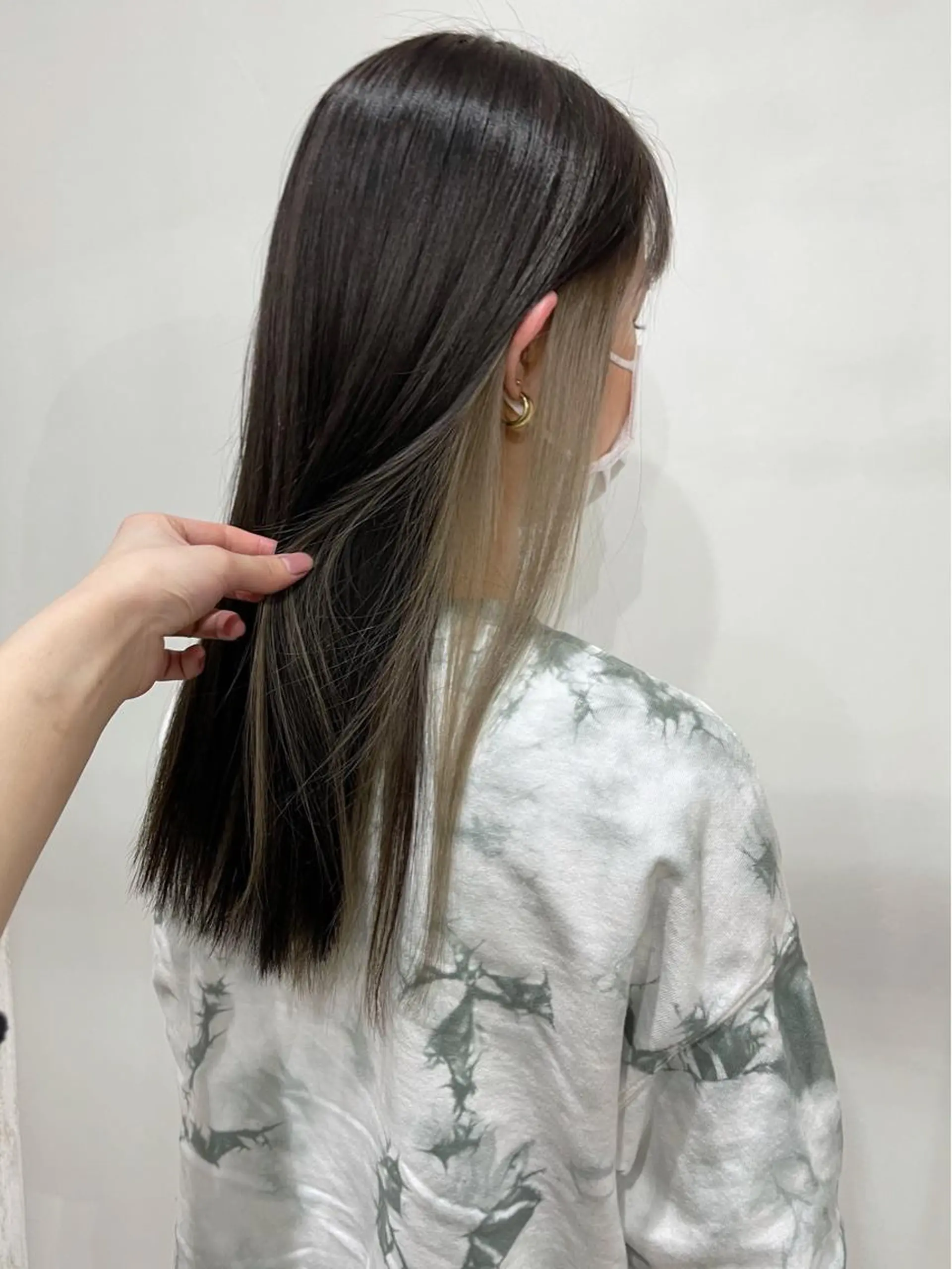 カラー white.梅田 デザインカラー🦄のヘアスタイル