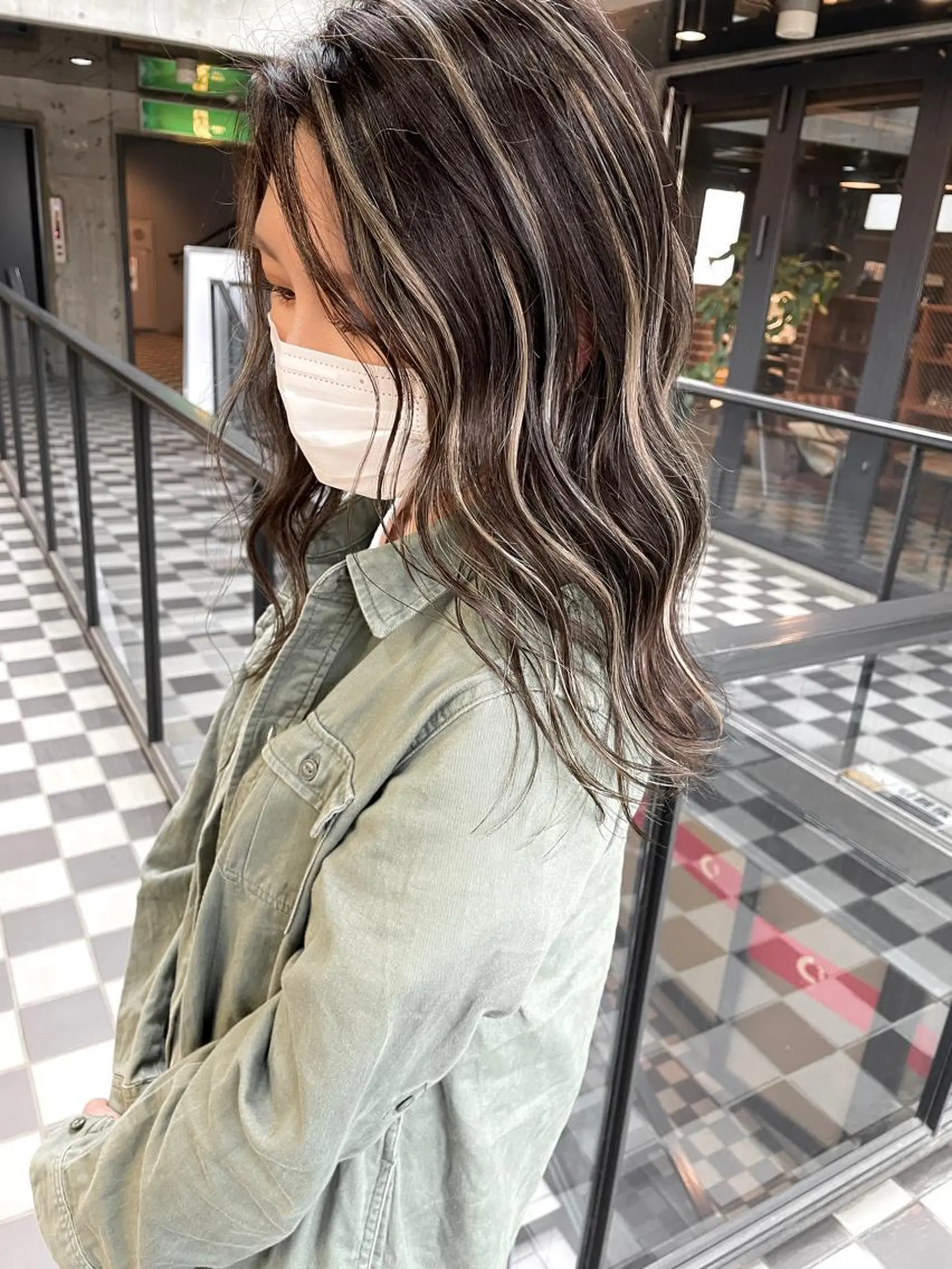 セミロング カラー ブリーチ ケアブリーチ ハイライトカラー ハイライト タナカ タクヤのヘアスタイル