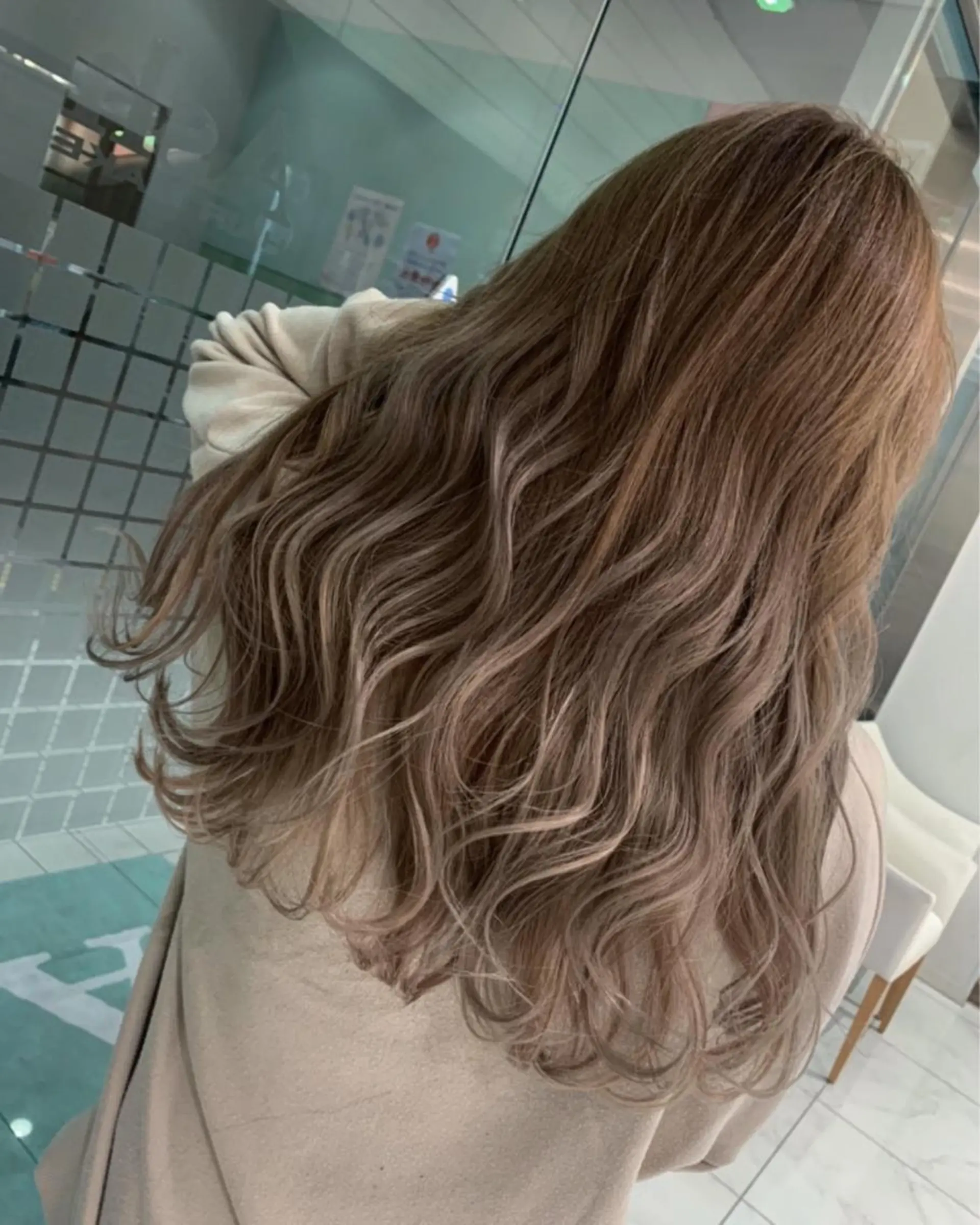 セミロング カラー カット ヘアカラー トリートメント ブリーチ/バレイヤ ージュ川端裕司のヘアスタイル