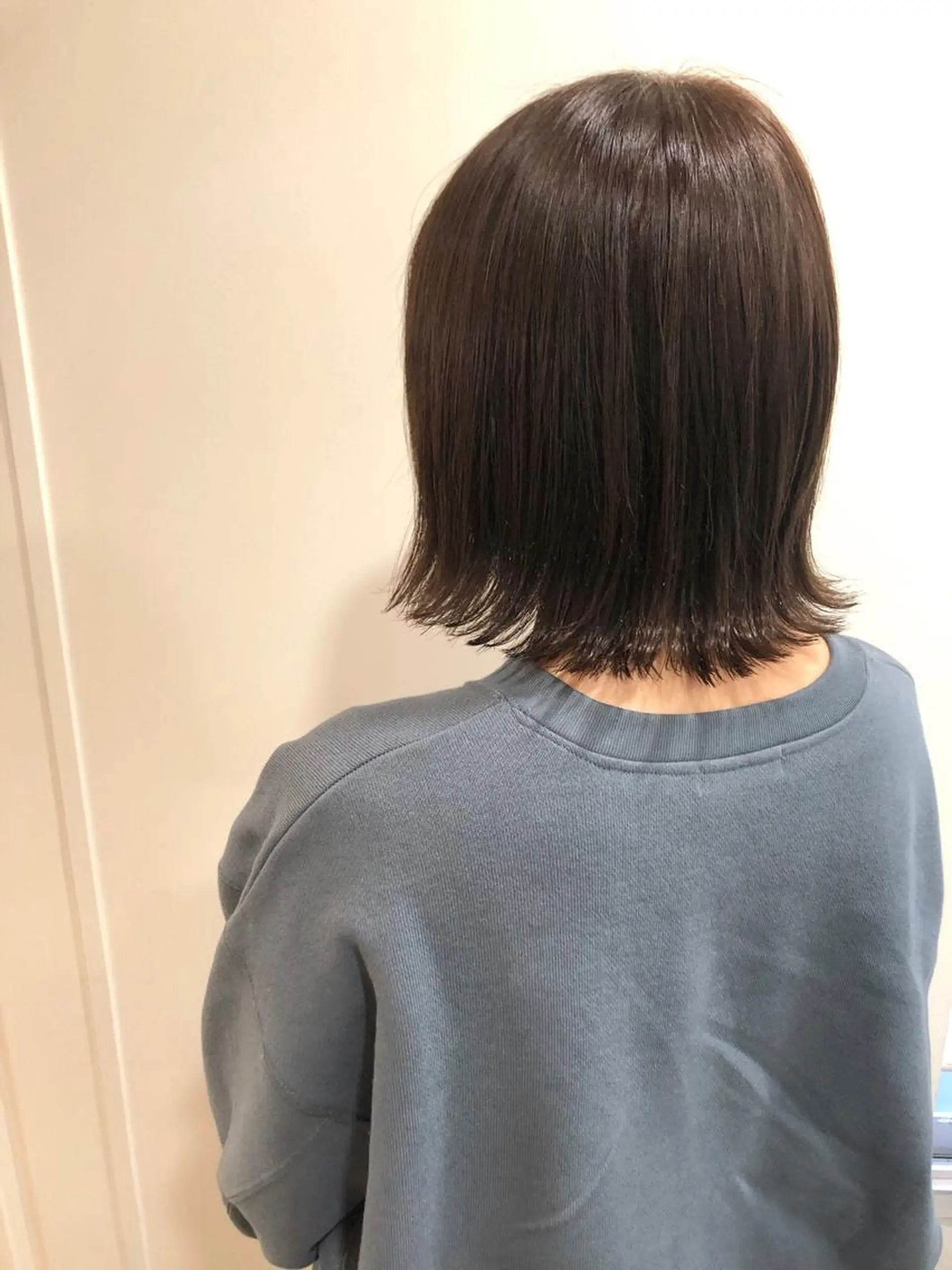 ミディアム カラー カット ヘアカラー トリートメント MIOベージュカラー 柔らかいカラーのヘアスタイル