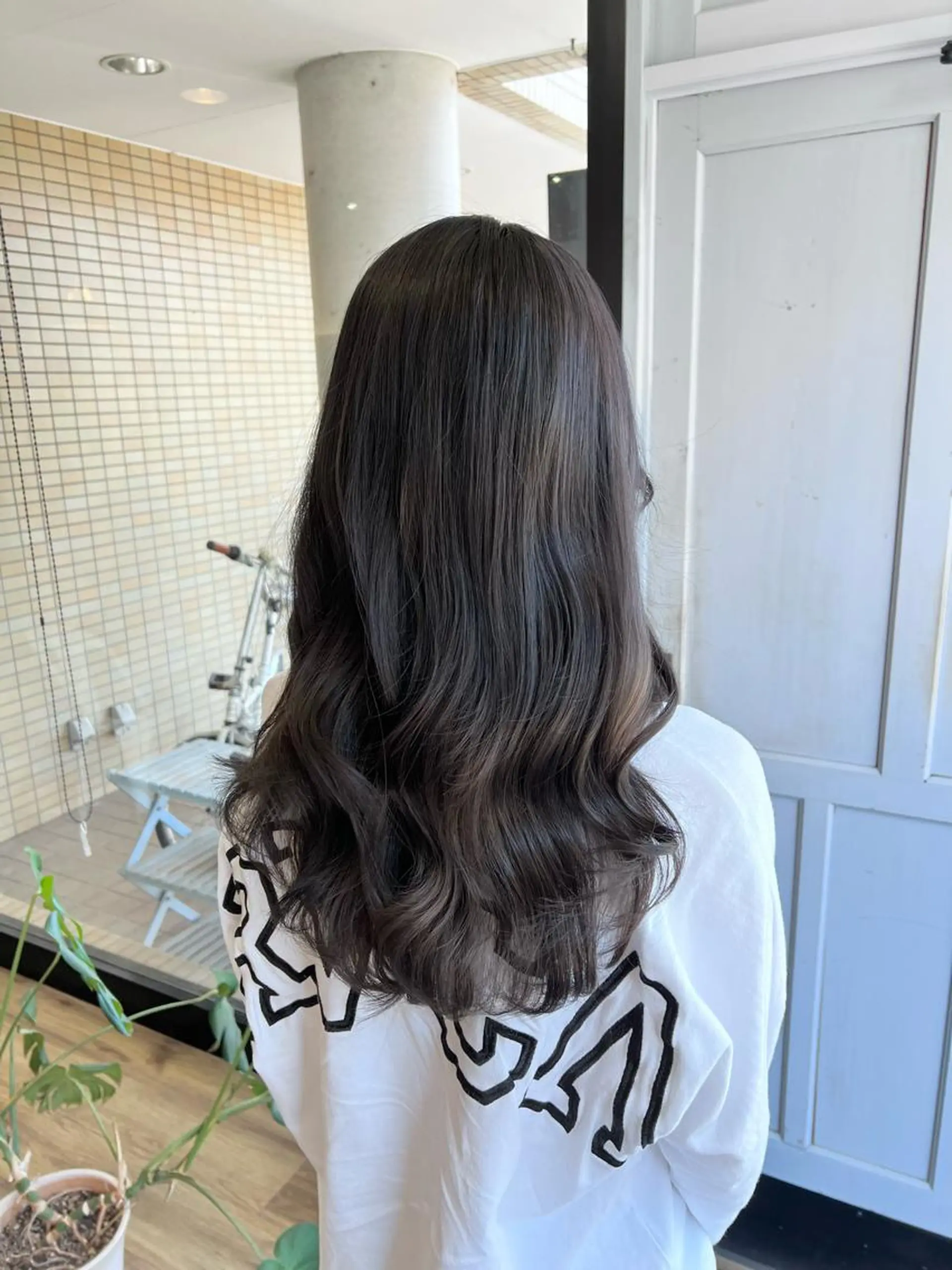 ロング カラー アッシュ ラベンダーカラー ラベンダーアッシュ ヘアカラー トリートメント ツキダテ ユイのヘアスタイル
