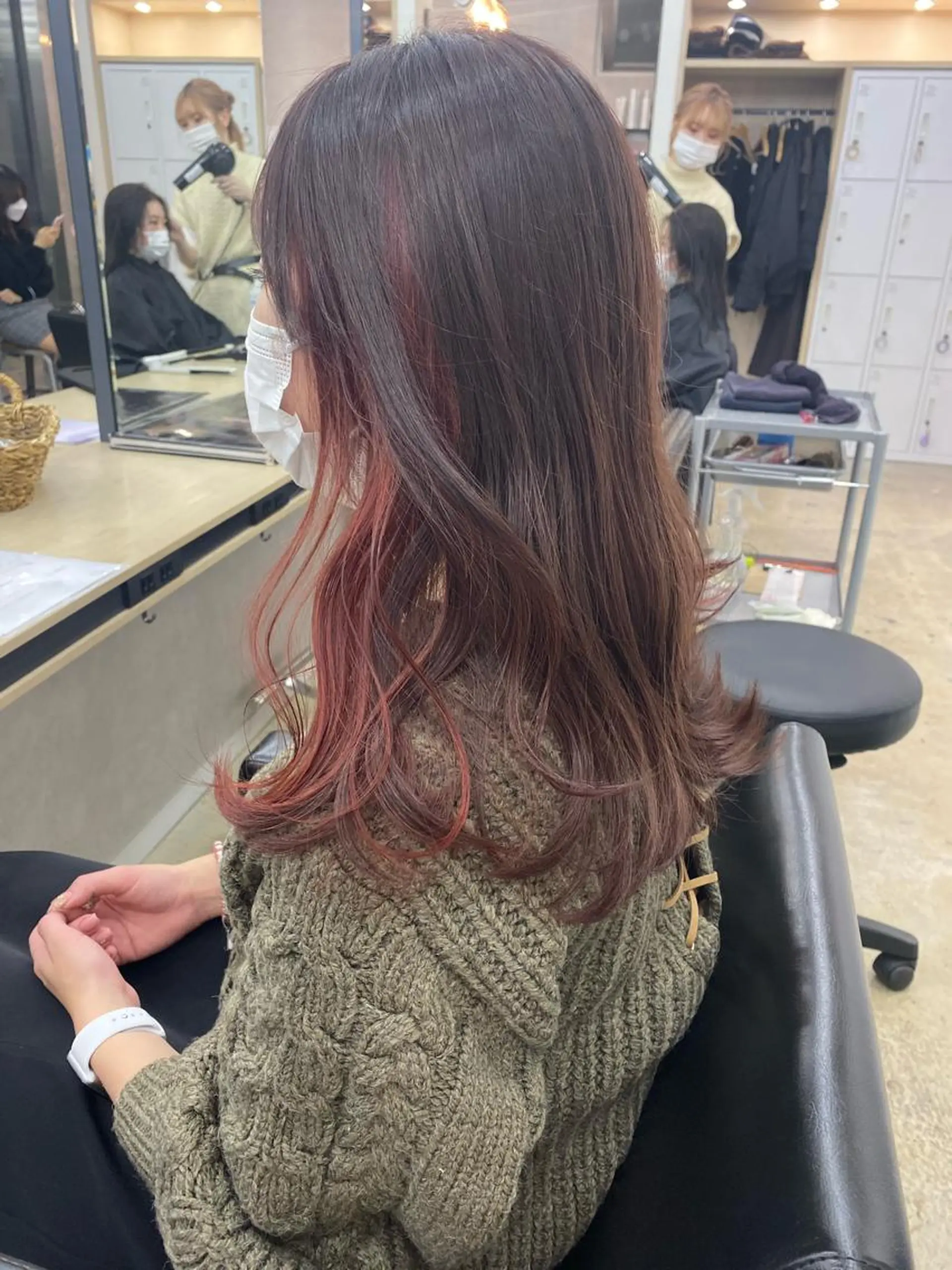 セミロング カラー オリーブ/アッシュ やわらか透明感カラーのヘアスタイル