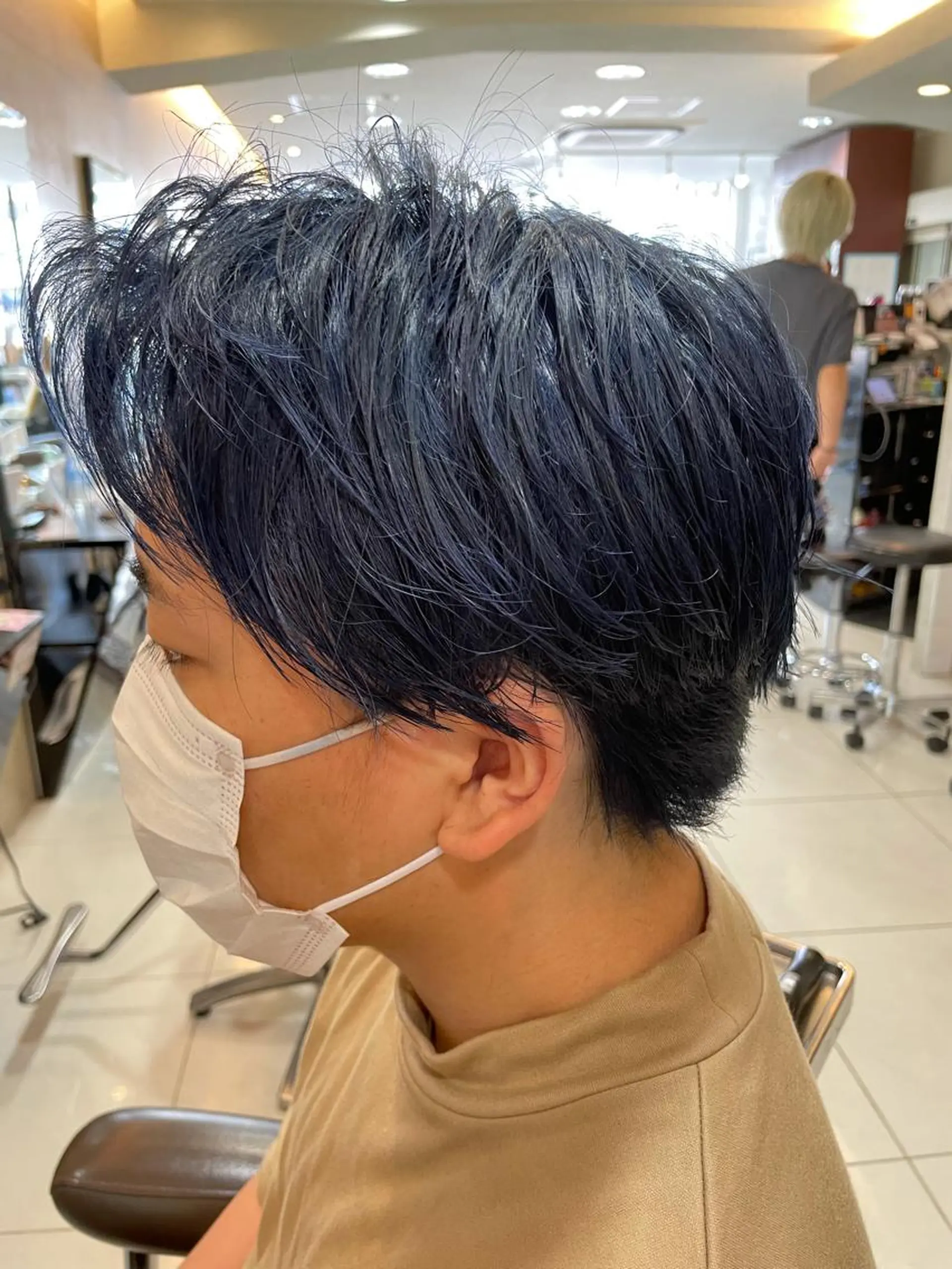ショート カラー メンズ 黒髪 ブルーカラー ブルーブラック ダブルカラー イルミナカラー ブリーチ特化 ハイトーンRYOYAのヘアスタイル
