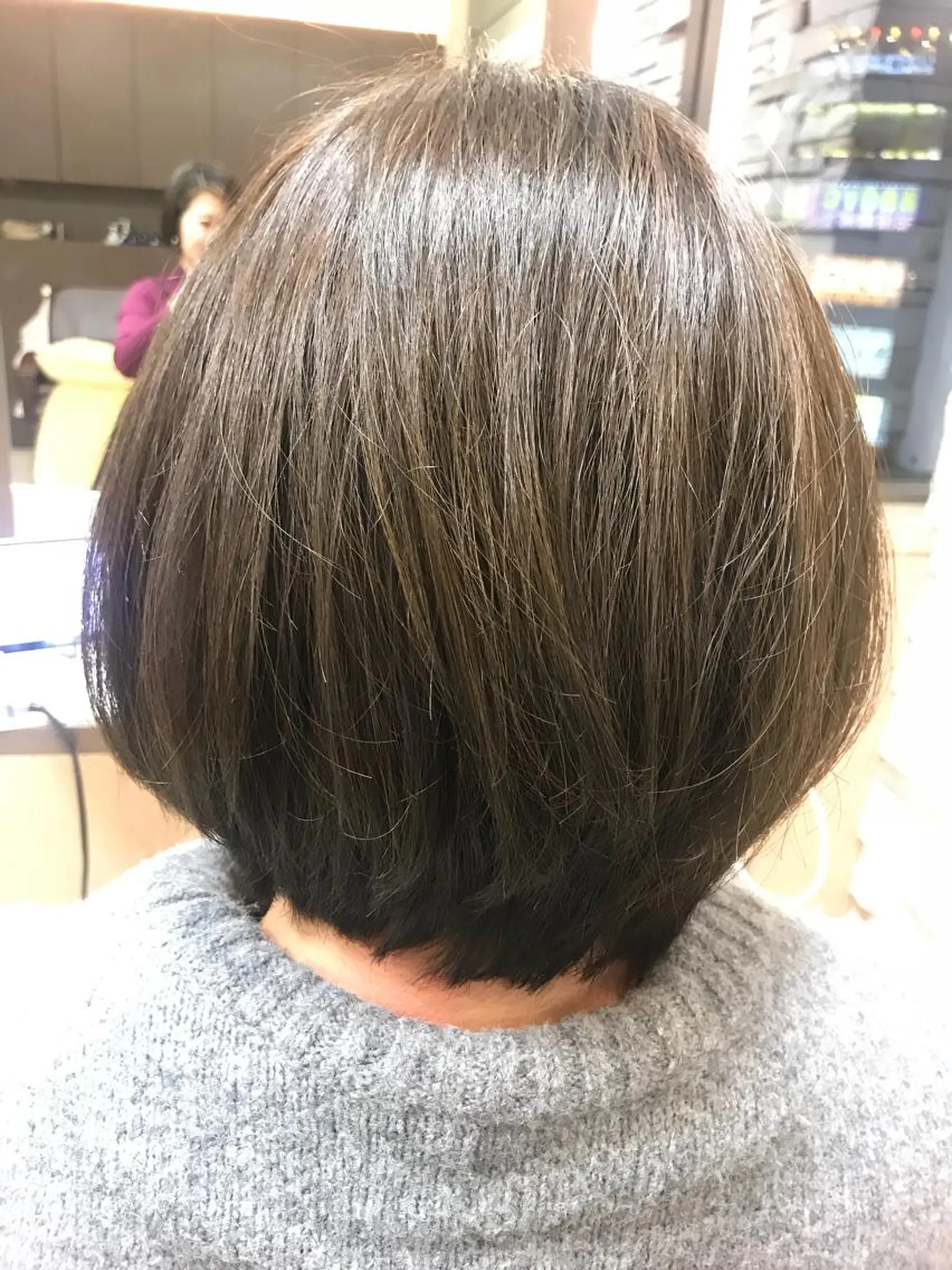 ショート カラー アッシュ イルミナカラー ボブ ササキ トモコのヘアスタイル