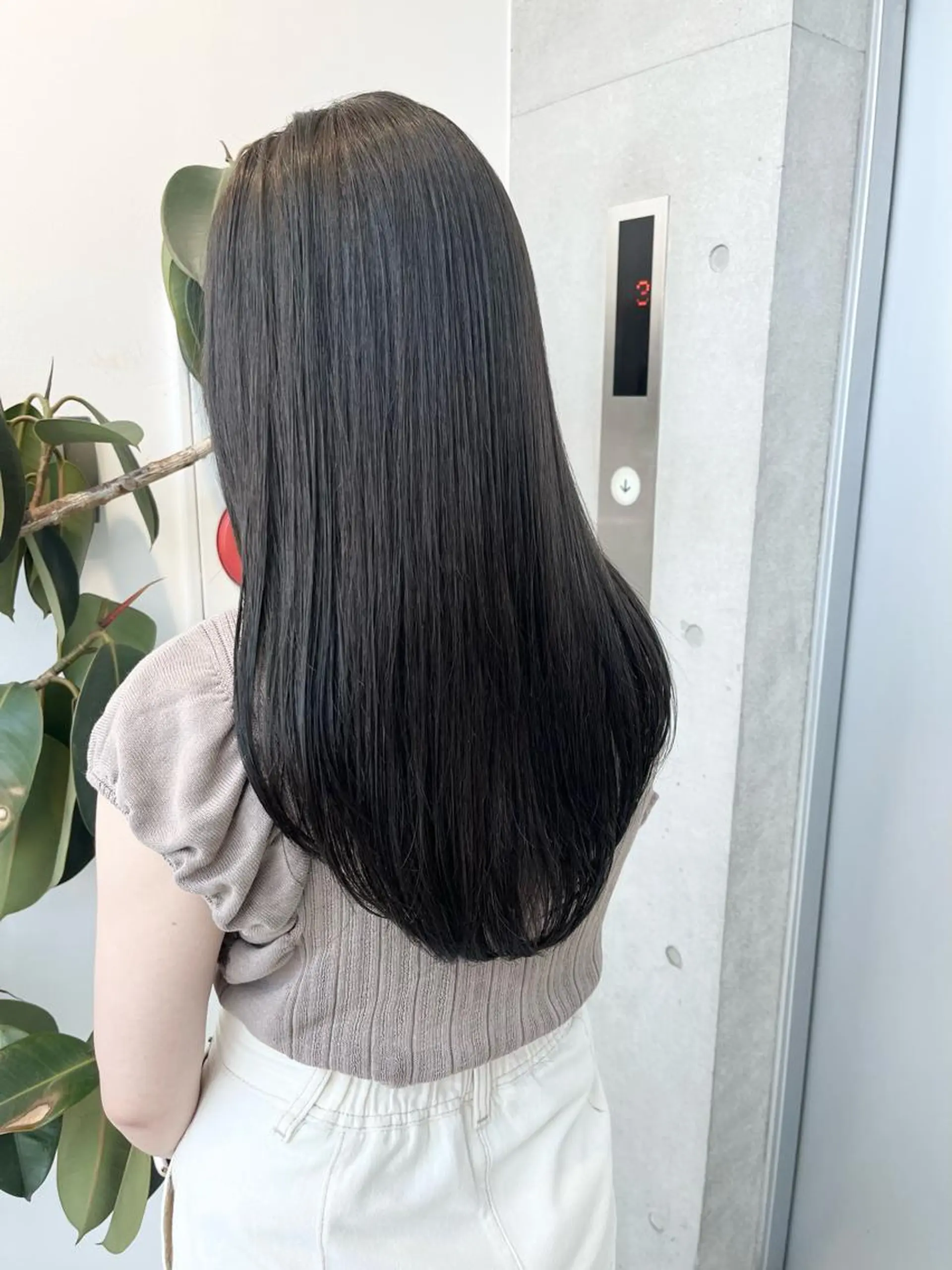 ロング カラー パーマ ヘアアレンジ カット ヘアカラー トリートメント ヘッドスパ 透明感/オリーブ/ グレージュ/YUKAのヘアスタイル
