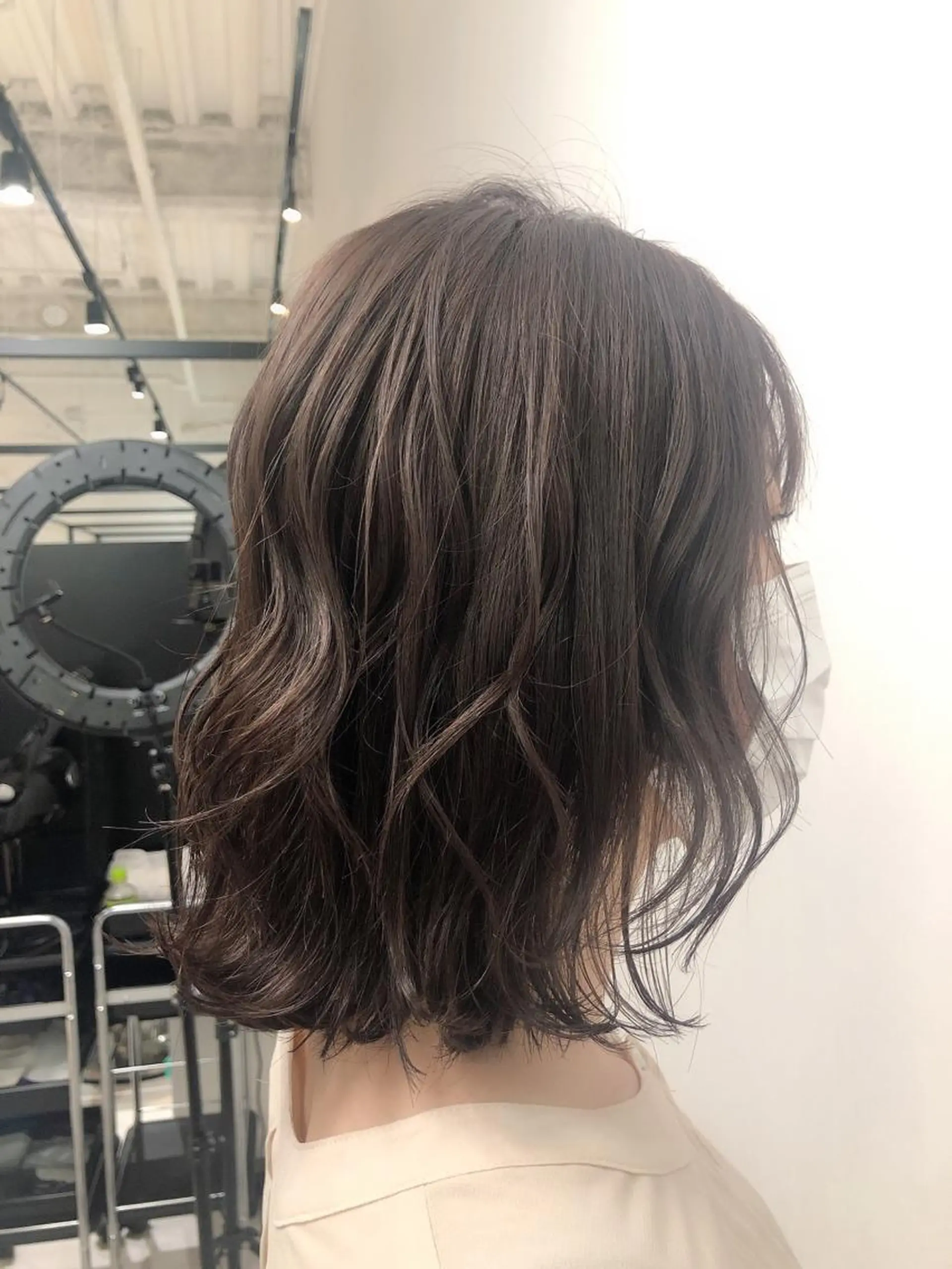 ミディアム ラベンダーベージュ コトネ🫧 韓国風レイヤーカットのヘアスタイル