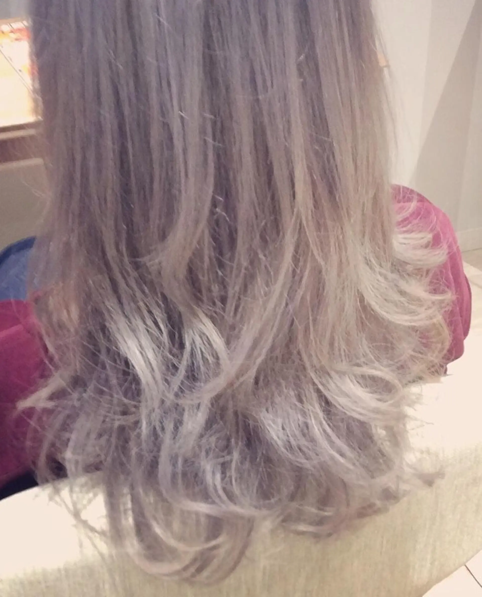 ロング カラー アッシュ ブリーチ グレージュ ハイトーンカラー ロング カット ヘアカラー トリートメント 山本 将史のヘアスタイル
