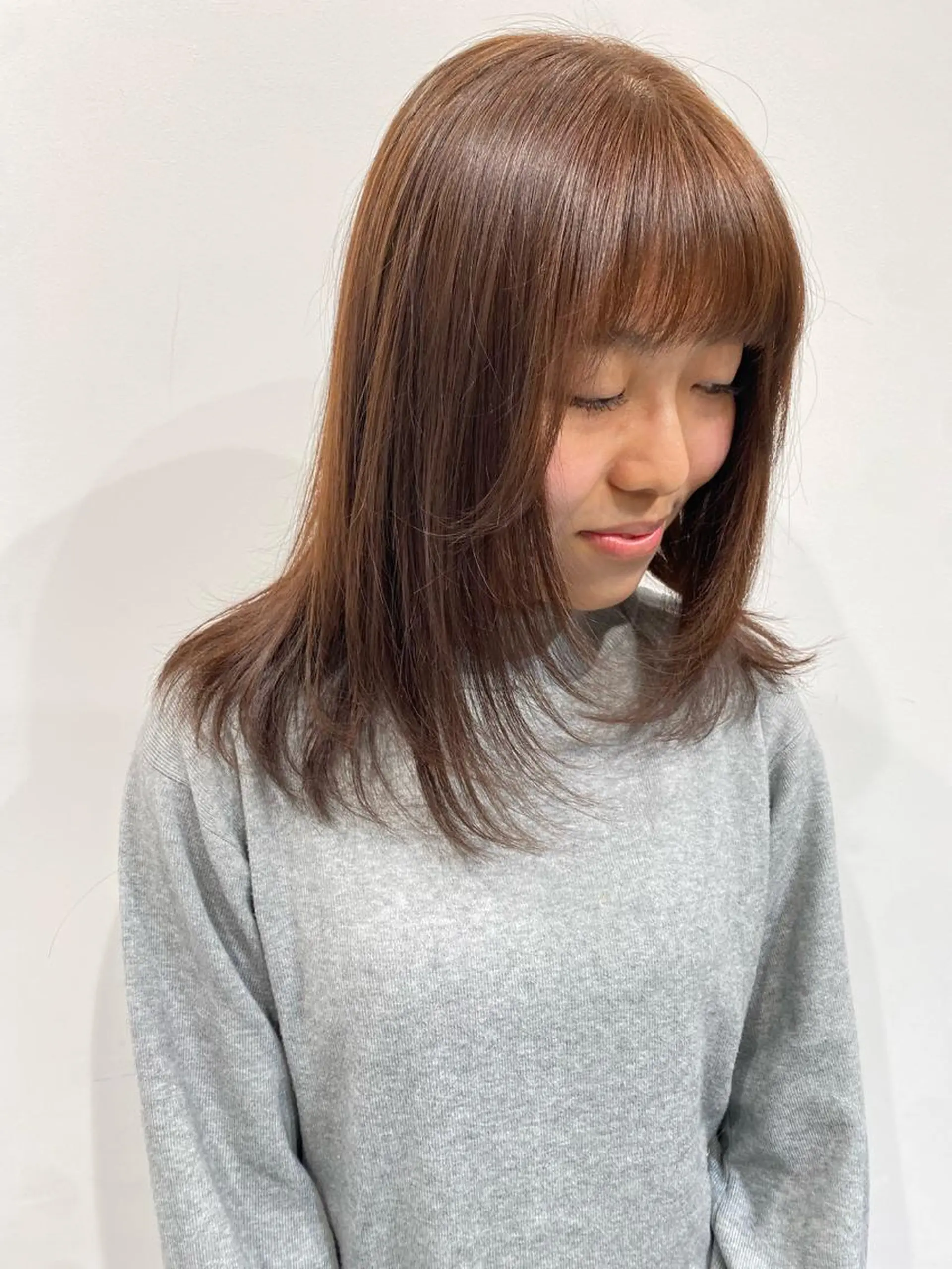 ミディアム カラー ヘアアレンジ ミディアムレイヤー ブラウンカラー ナチュラルブラウン レイヤーカット ヘアカラー ［似合わせヘア］ ✂︎OGURO✂︎のヘアスタイル
