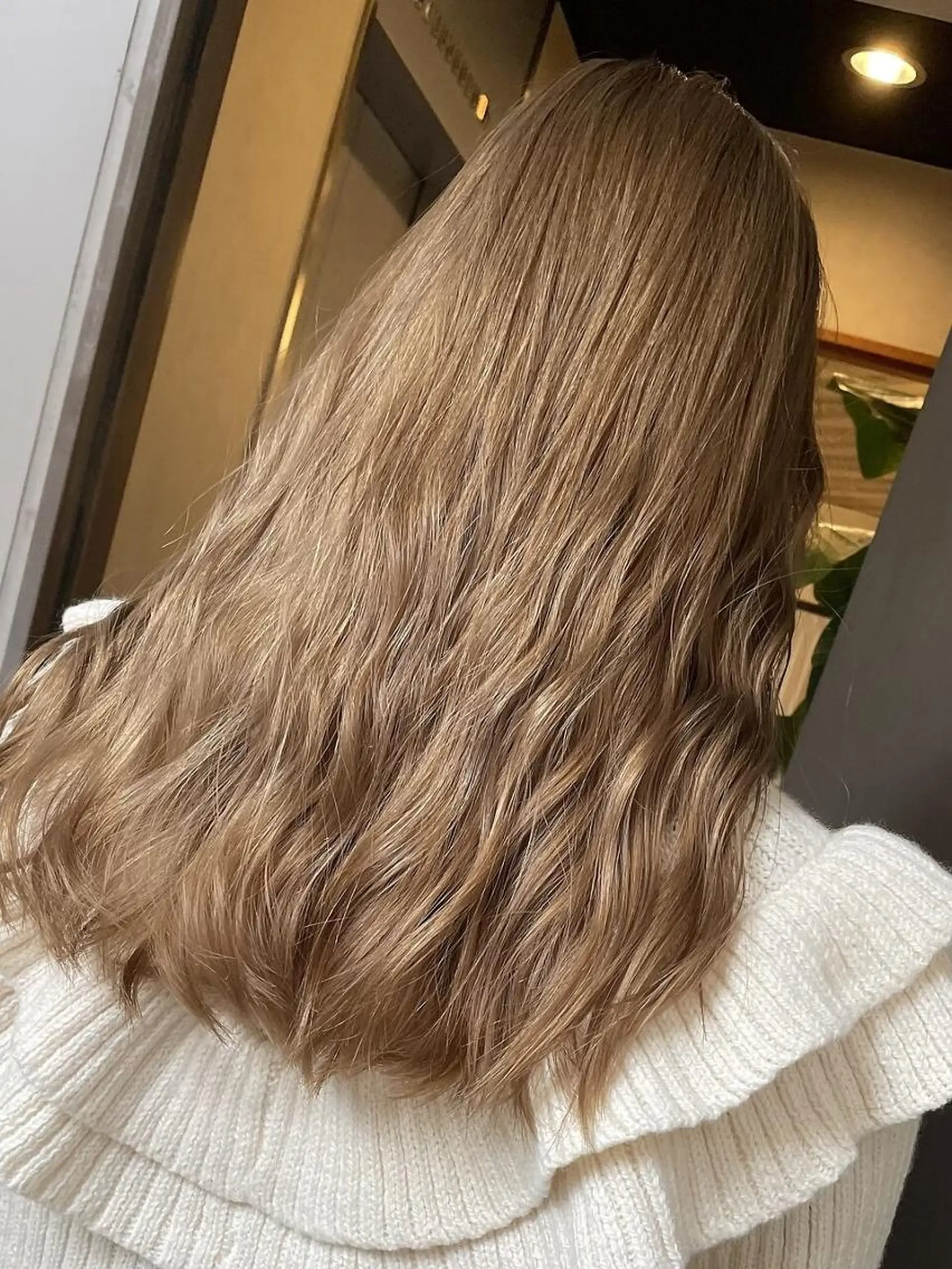 ロング カラー ベージュカラー ブリーチ ブリーチなしカラー オリーブベージュ 髪質改善 TIGRE tenjinのヘアスタイル