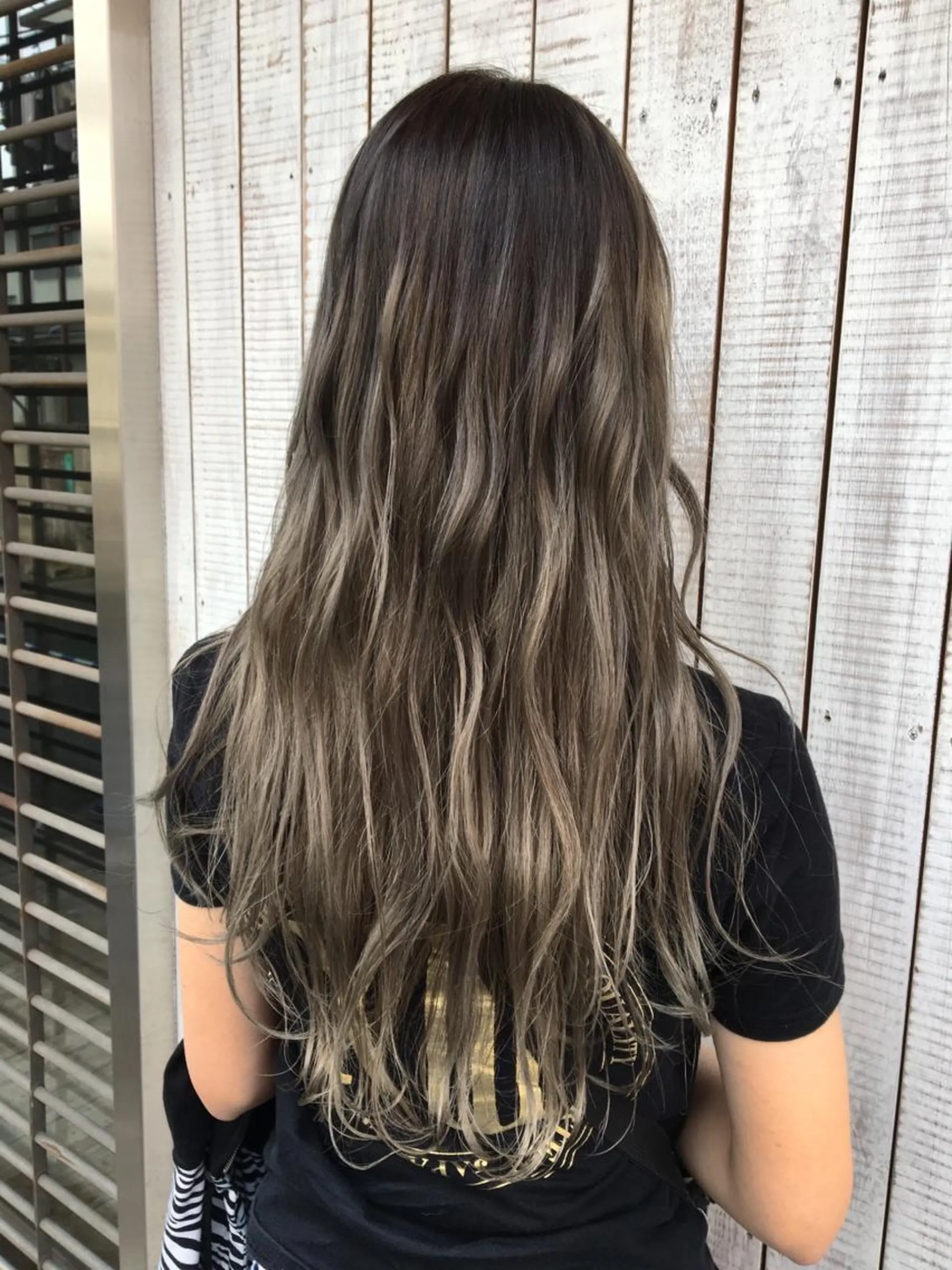 ロング カラー ブリーチ ブリーチなしカラー オレンジ ヘアカラー トリートメント ケアブリーチ 坪井佑樹のヘアスタイル