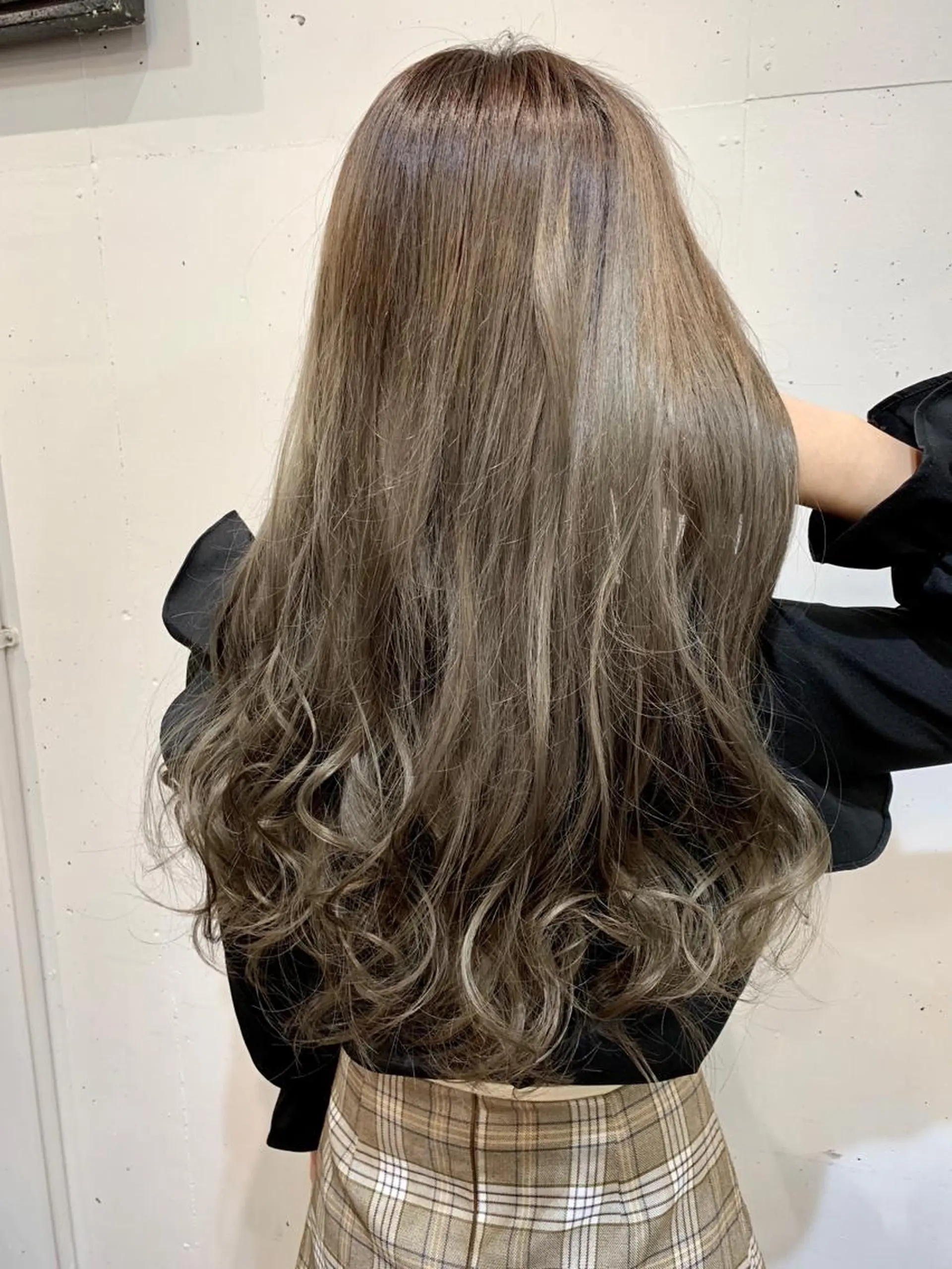 ロング カラー アッシュ ブリーチ 透明感カラー ブリーチなしカラー ヘアカラー トリートメント ヘッドスパ Akua【代表】 Kazumaのヘアスタイル