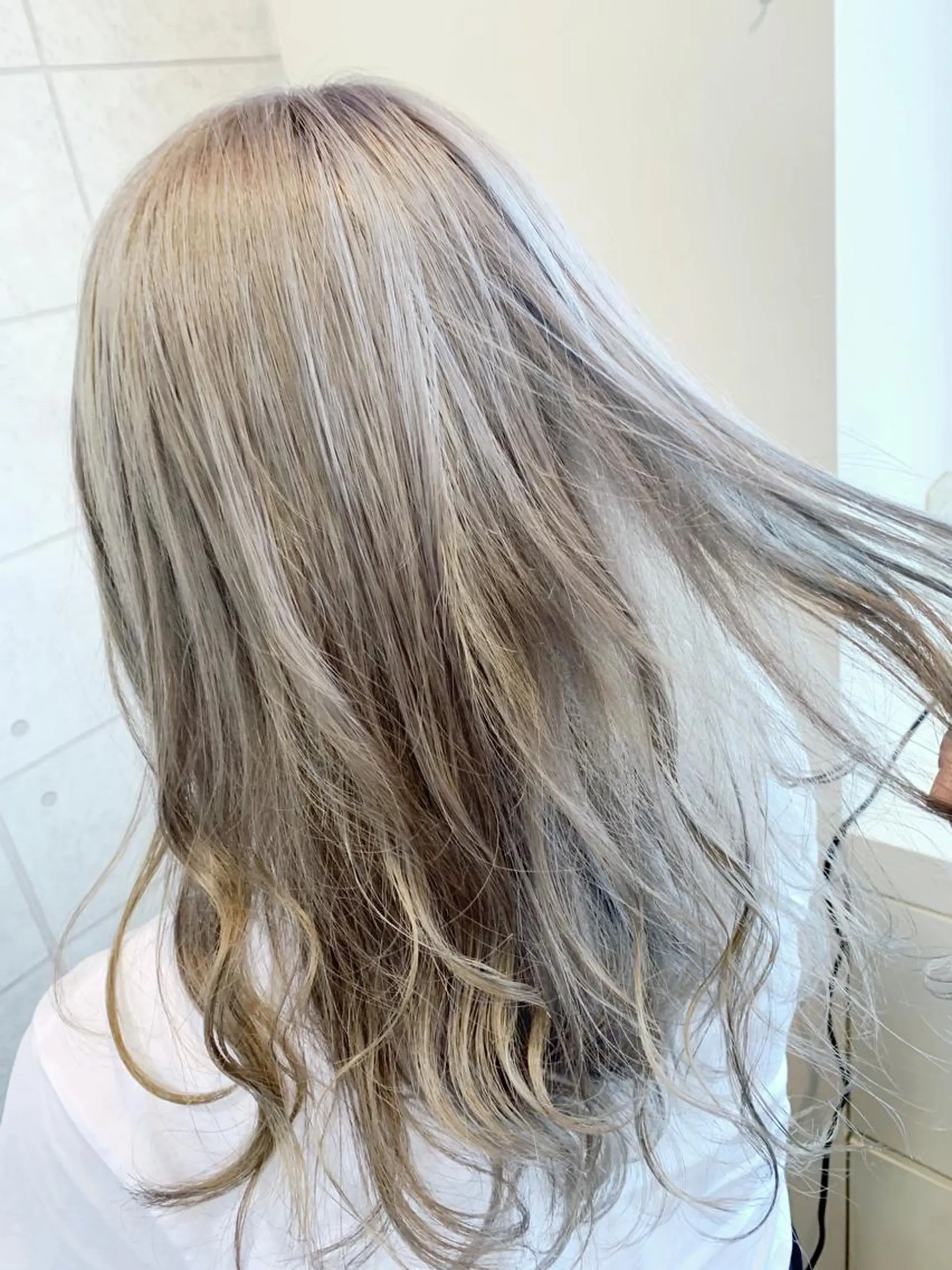 セミロング カラー ヘアアレンジ グレージュ 🌿‬ ܸAir 透明感🌱西村知佳のヘアスタイル