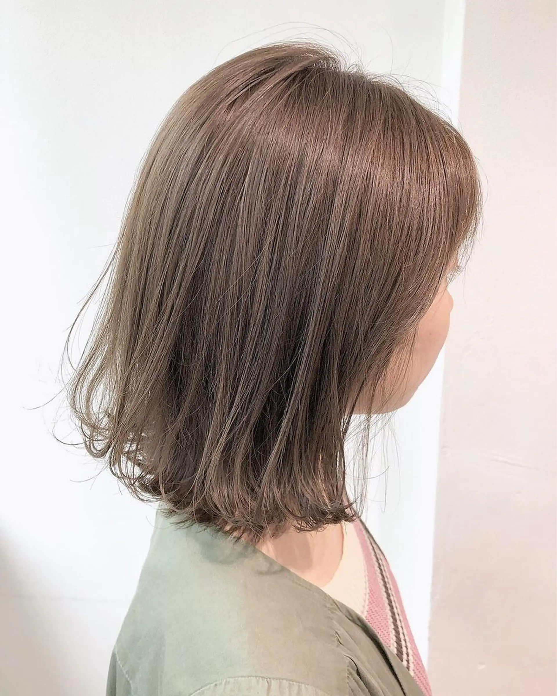 ショート カラー ベージュカラー レイヤーカット 透明感カラーのヘアスタイル