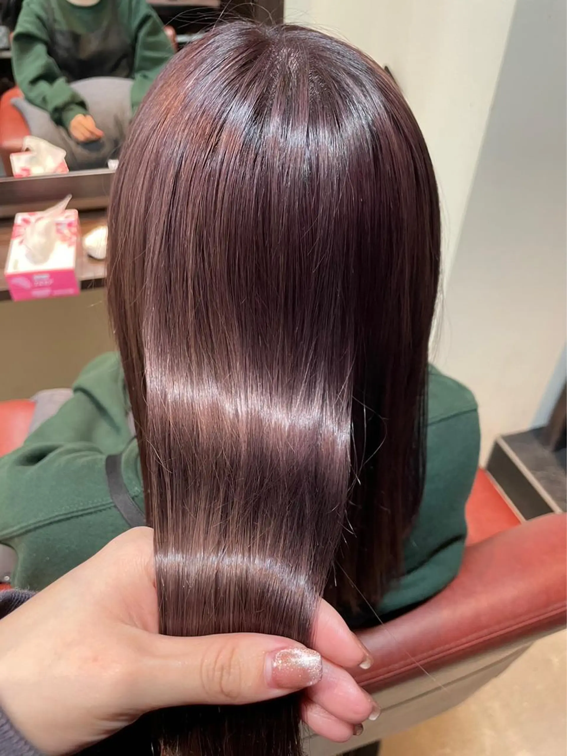 ミディアム 水谷 菜央のヘアスタイル