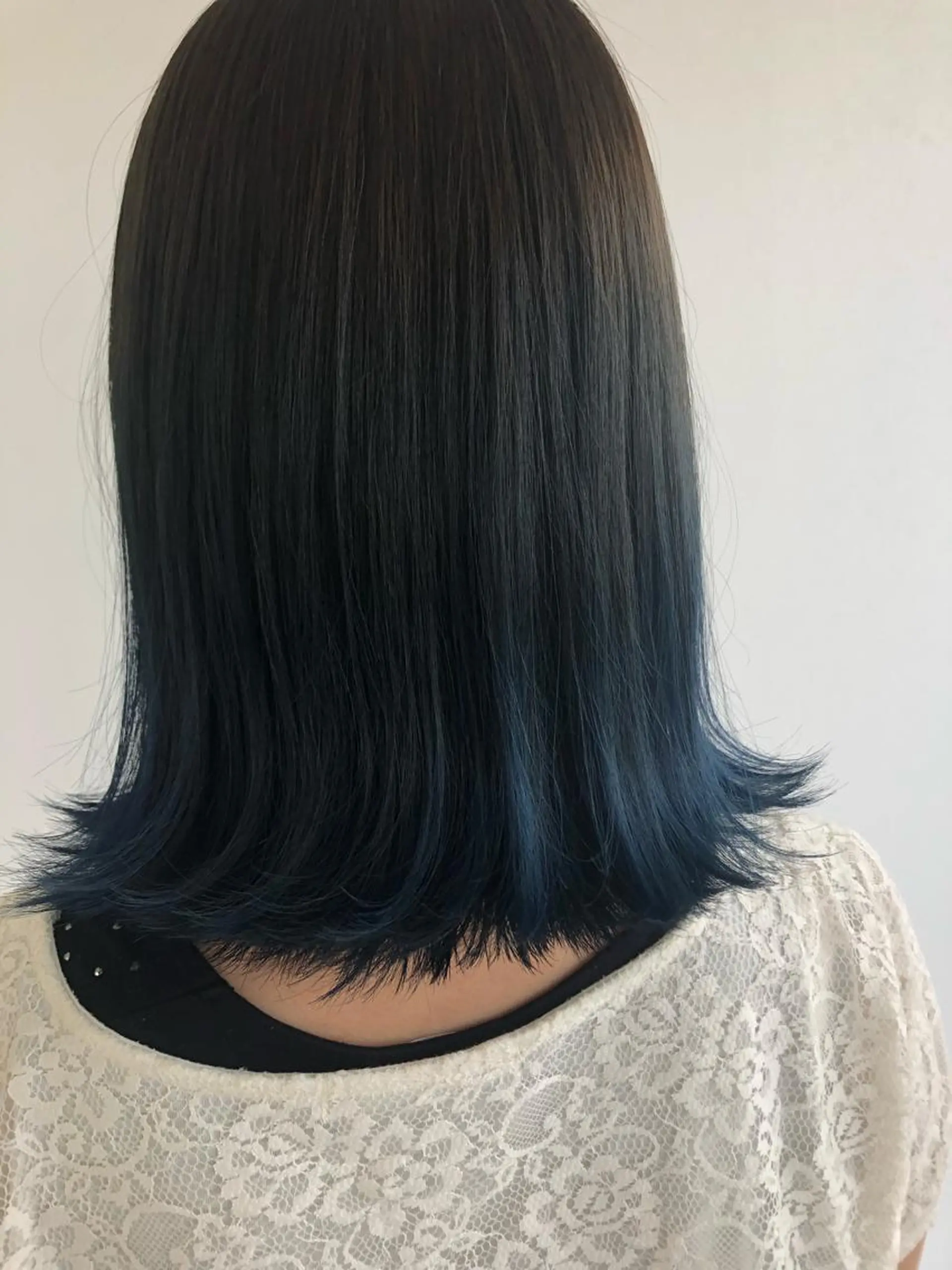 ミディアム カラー 松浦 圭希のヘアスタイル