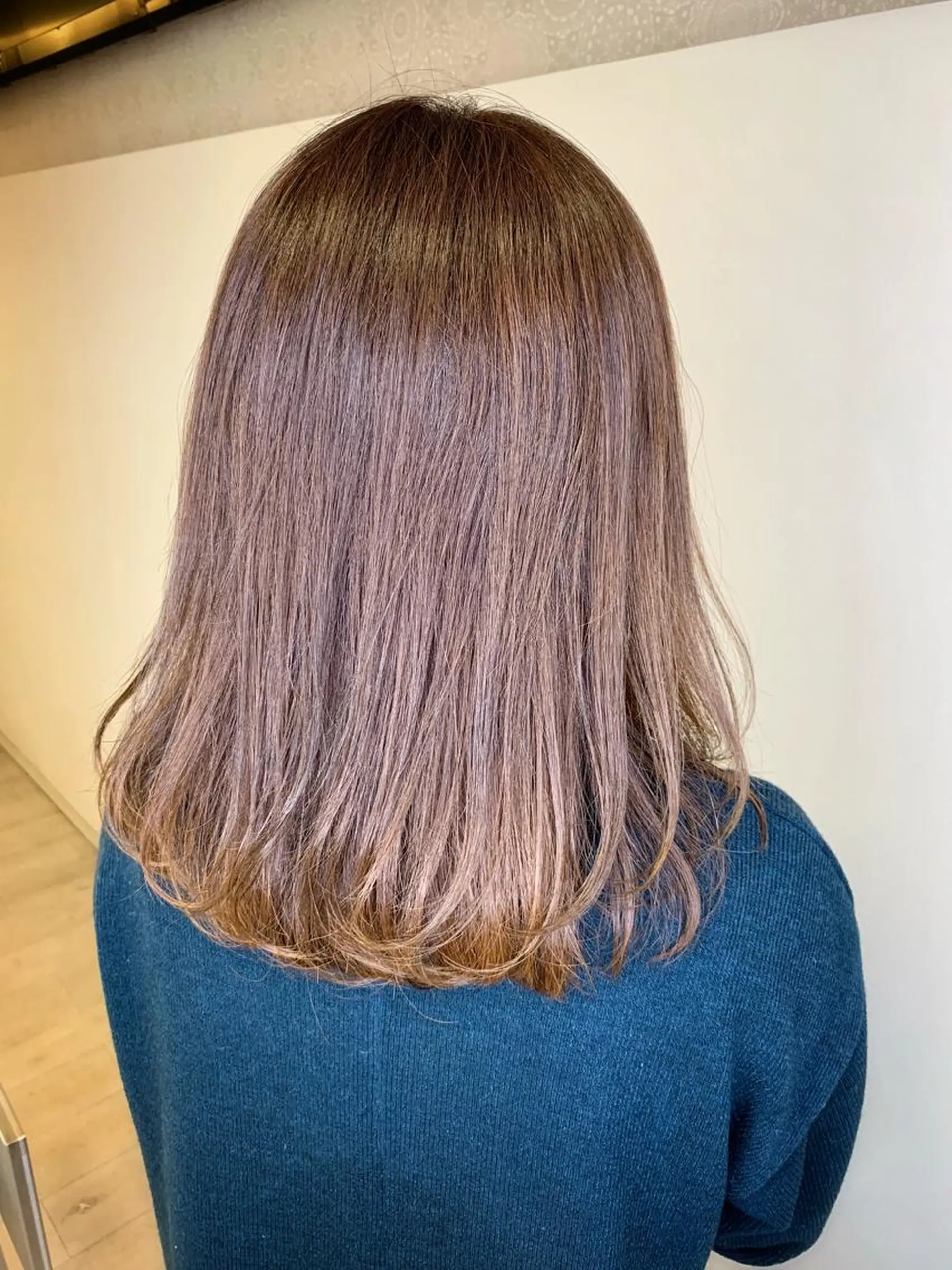 ミディアム カラー ミディアムパーマ アッシュ イルミナカラー トリートメント Miru by INCE HAIRのヘアスタイル