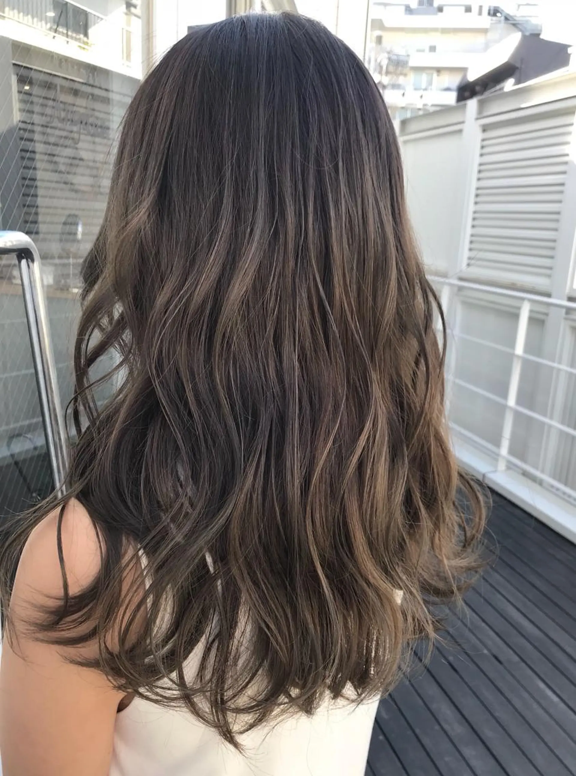 ロング カラー レイヤー べージュ 白石研太のヘアスタイル