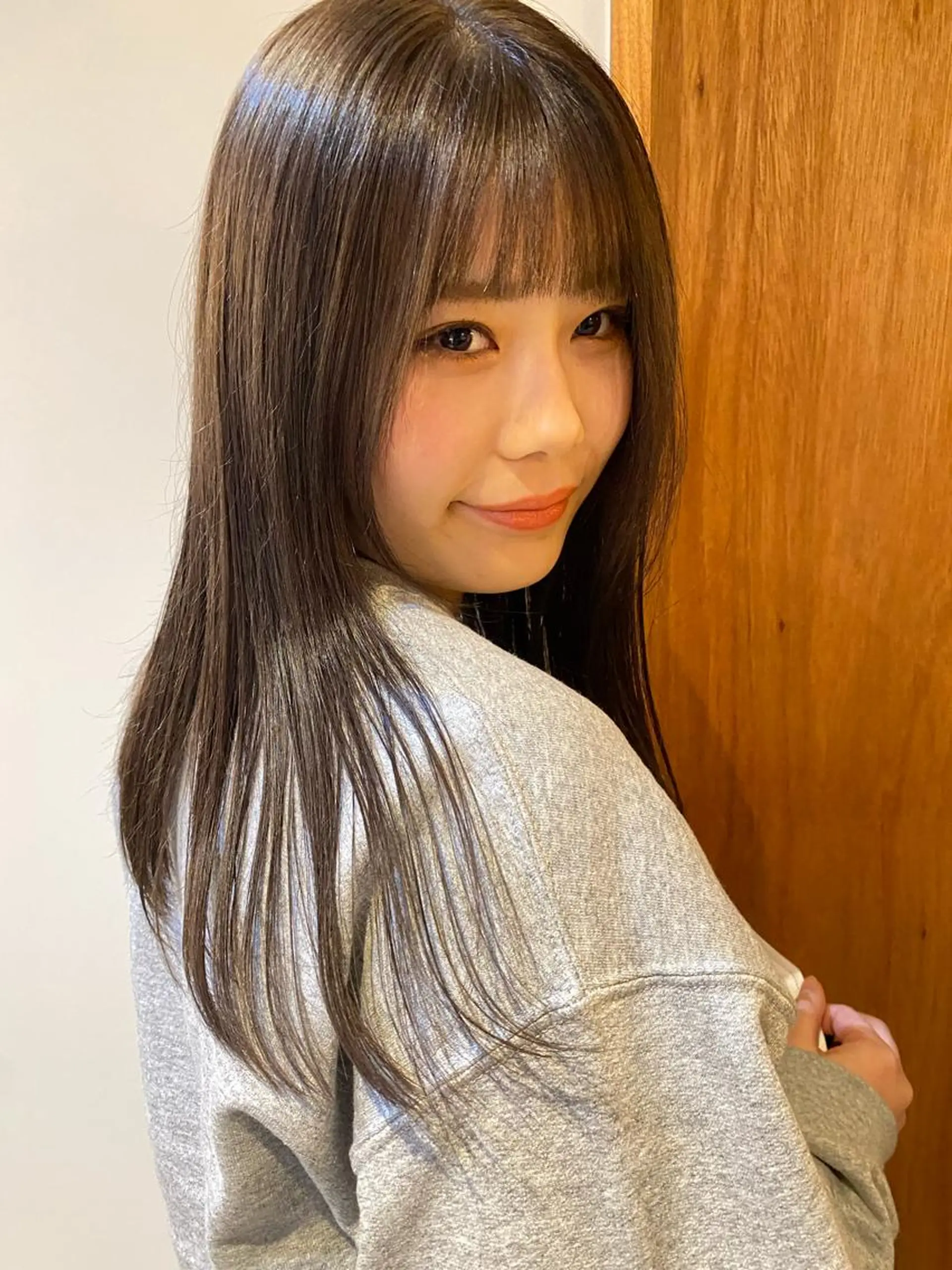 セミロング カラー ブリーチ 透明感カラー 砂原 ひよりのヘアスタイル
