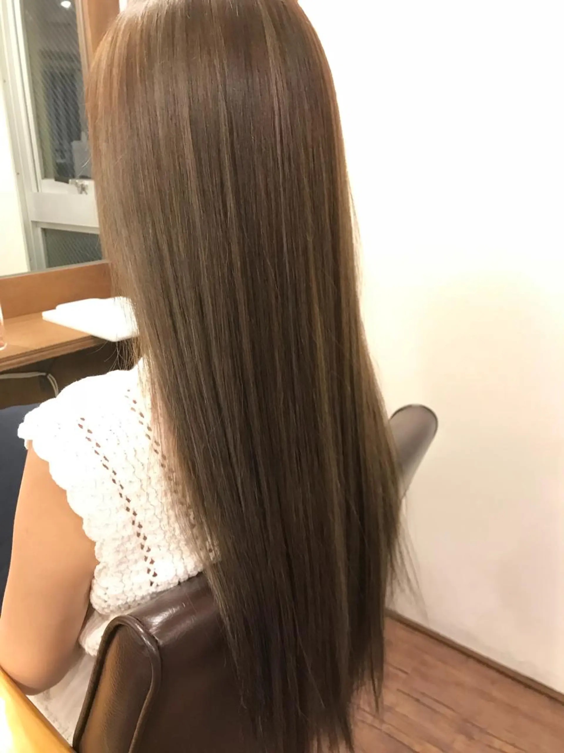 ロング カラー グレージュ ハイライトカラー ハイライト 加藤 泰輔のヘアスタイル