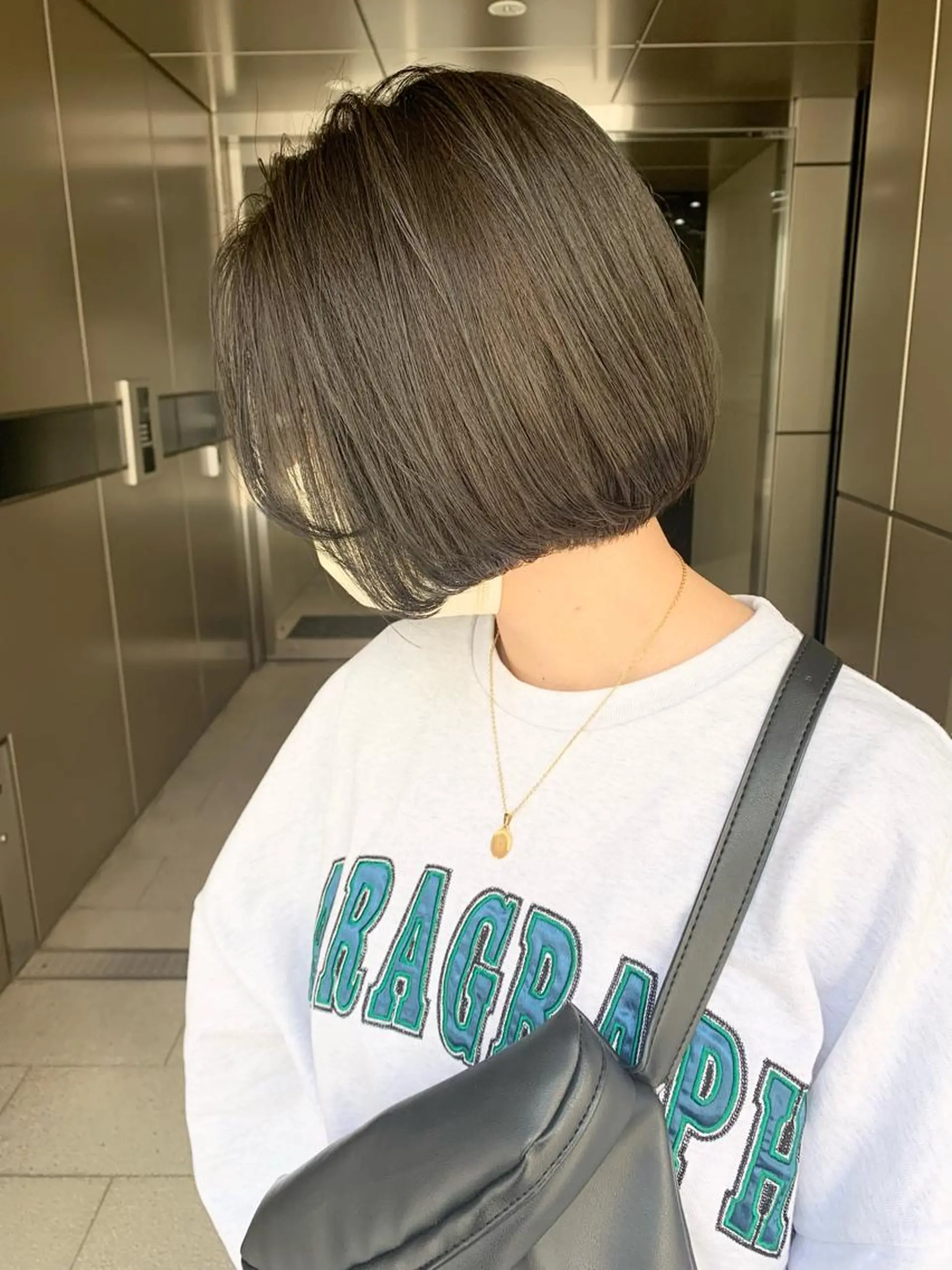 ショート カラー ダークグレー ダークグレージュ グレージュ ボブ カット ヘアカラー トリートメント レイヤー/大人メンズ パーマ🌀 平島拓也のヘアスタイル
