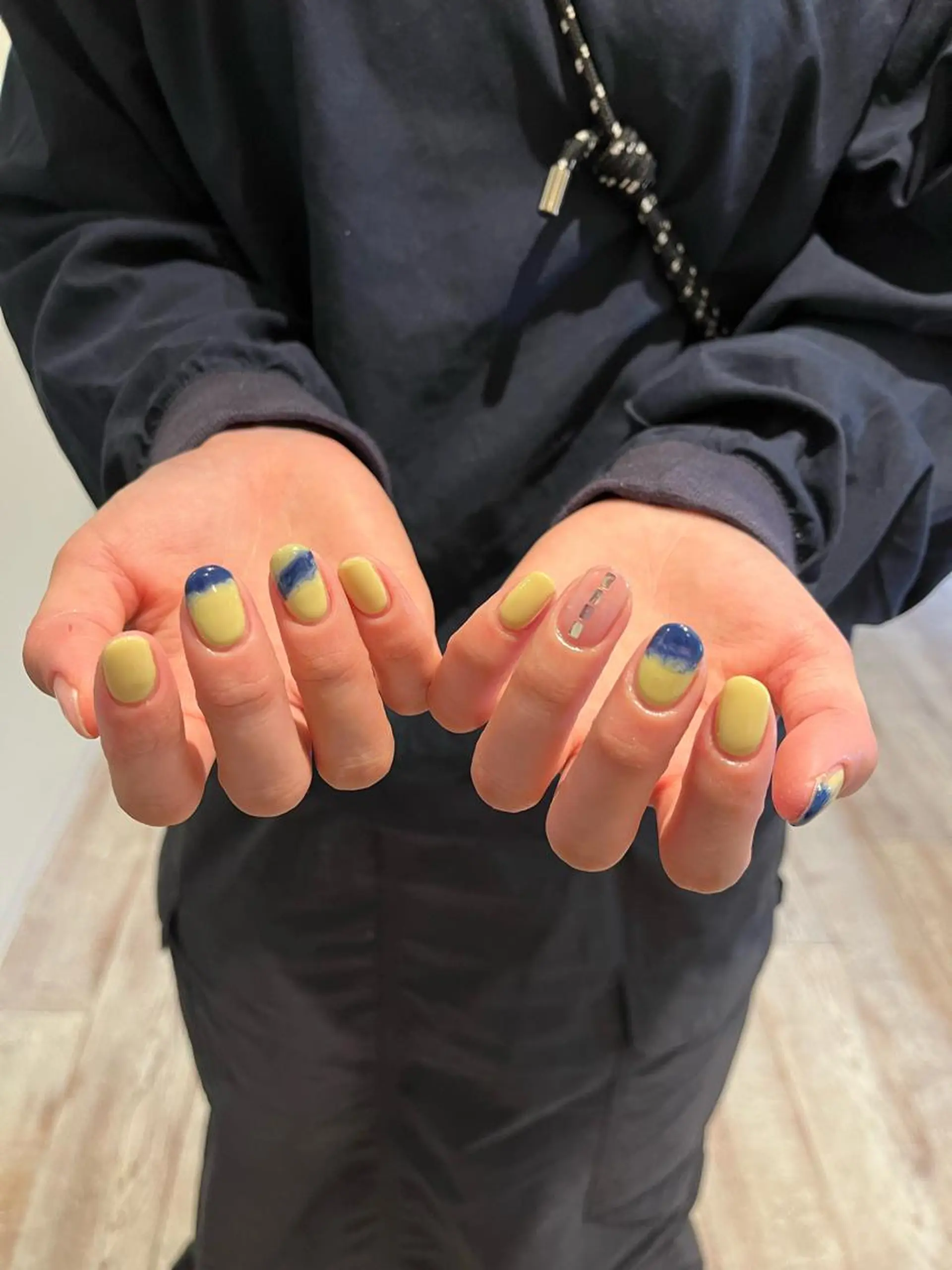 ネイル ハンドネイル une／YUKINA 🫧大人nuanceのネイルデザイン