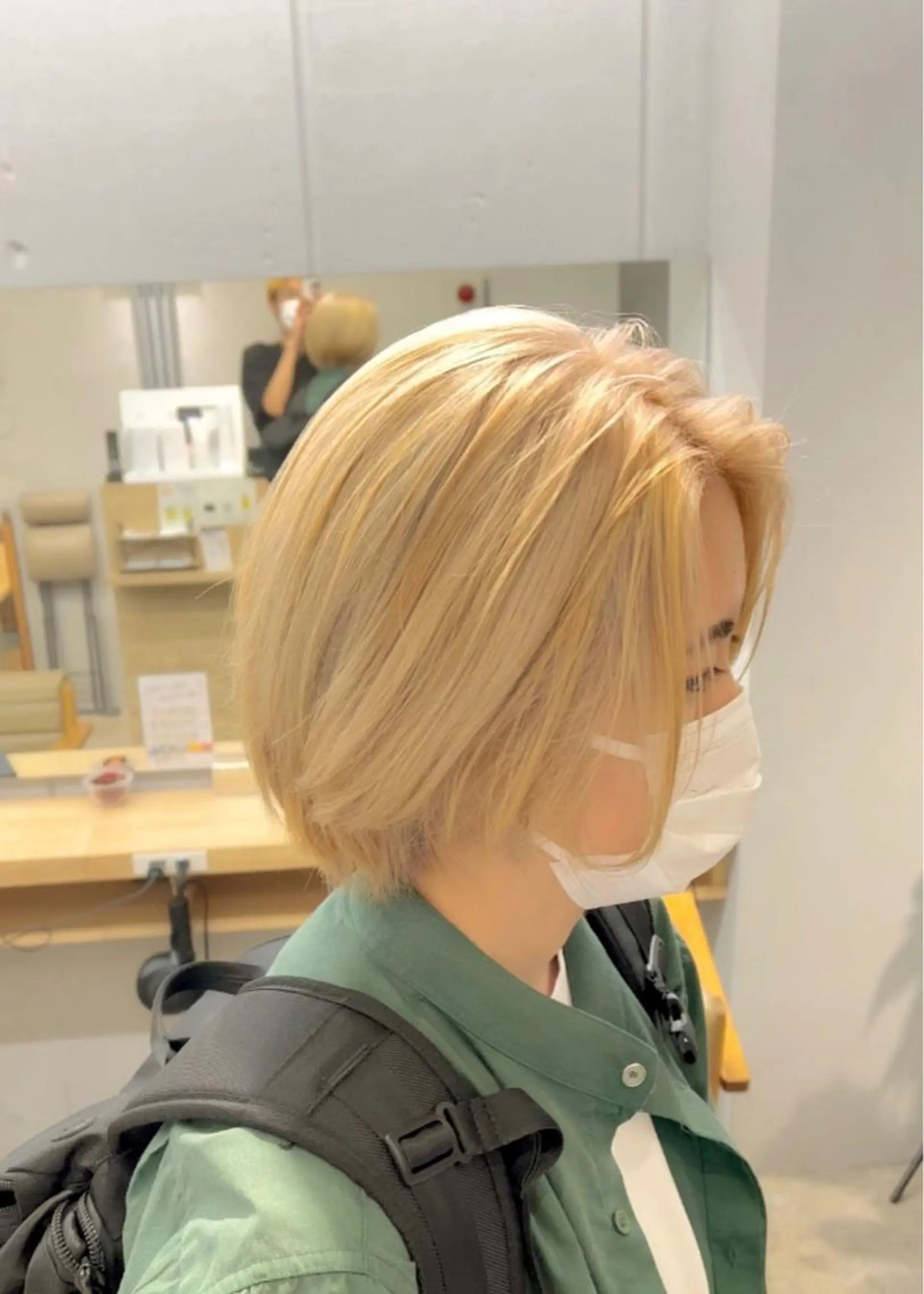 ショート カラー ブリーチ ブロンド メッシュ イエローカラー ブリーチ毛の縮毛矯正 ハイトーン/岡本智樹のヘアスタイル