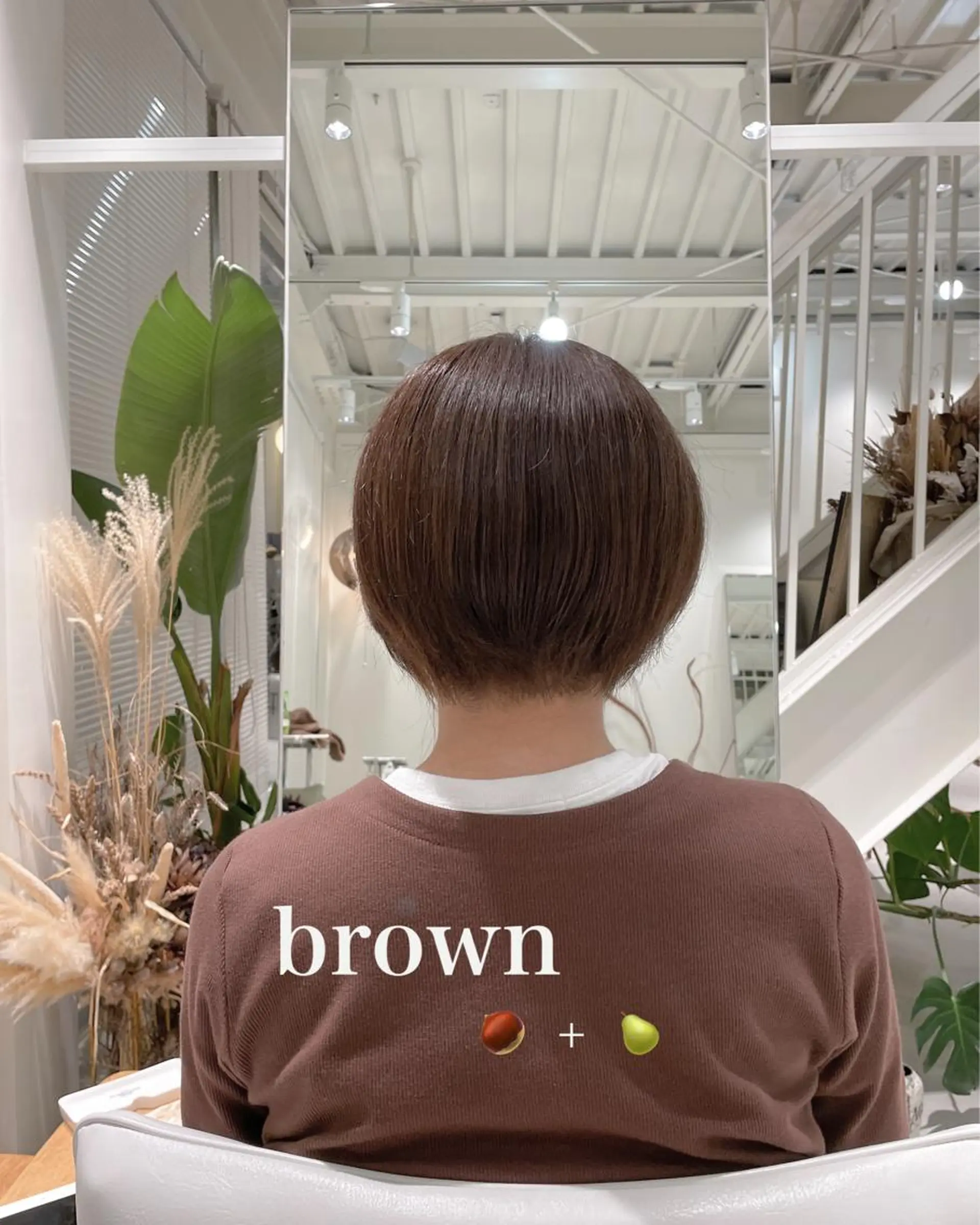 ショート カラー ブラウンカラー オリーブブラウン 峯崎 葵のヘアスタイル