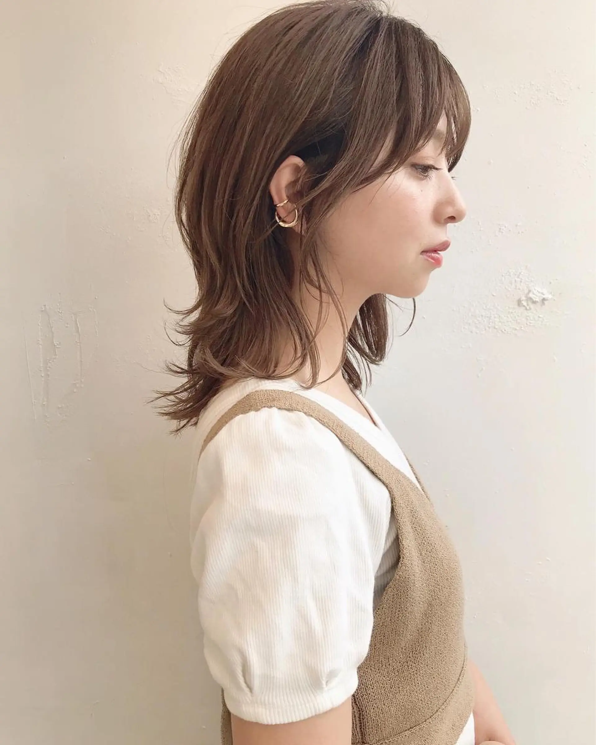 ミディアム レイヤーカット ウルフカット ウルフレイヤー 鎌倉 彩のヘアスタイル