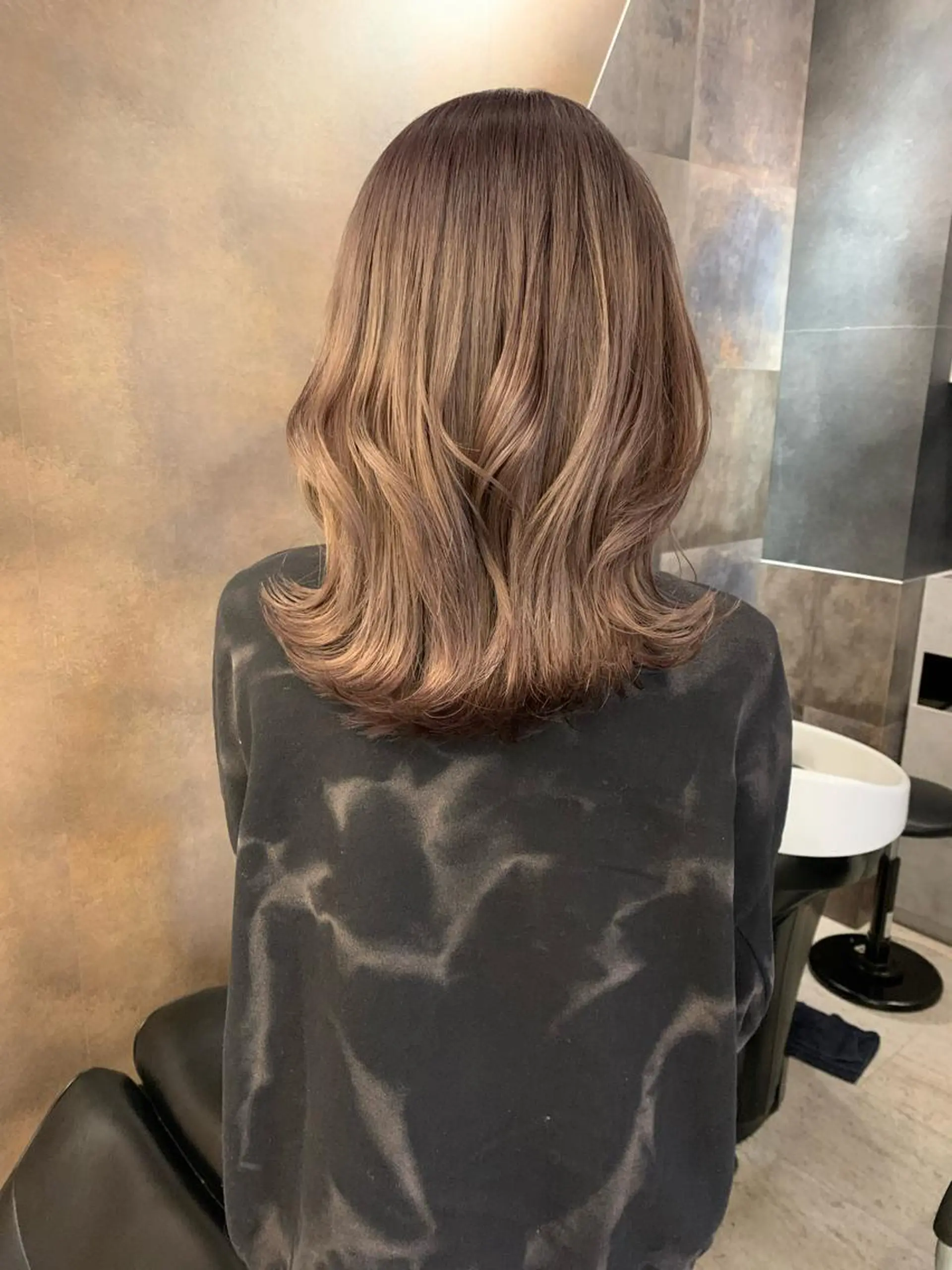 ミディアム カラー ヘアカラー SAKINO. ベージュカラーのヘアスタイル
