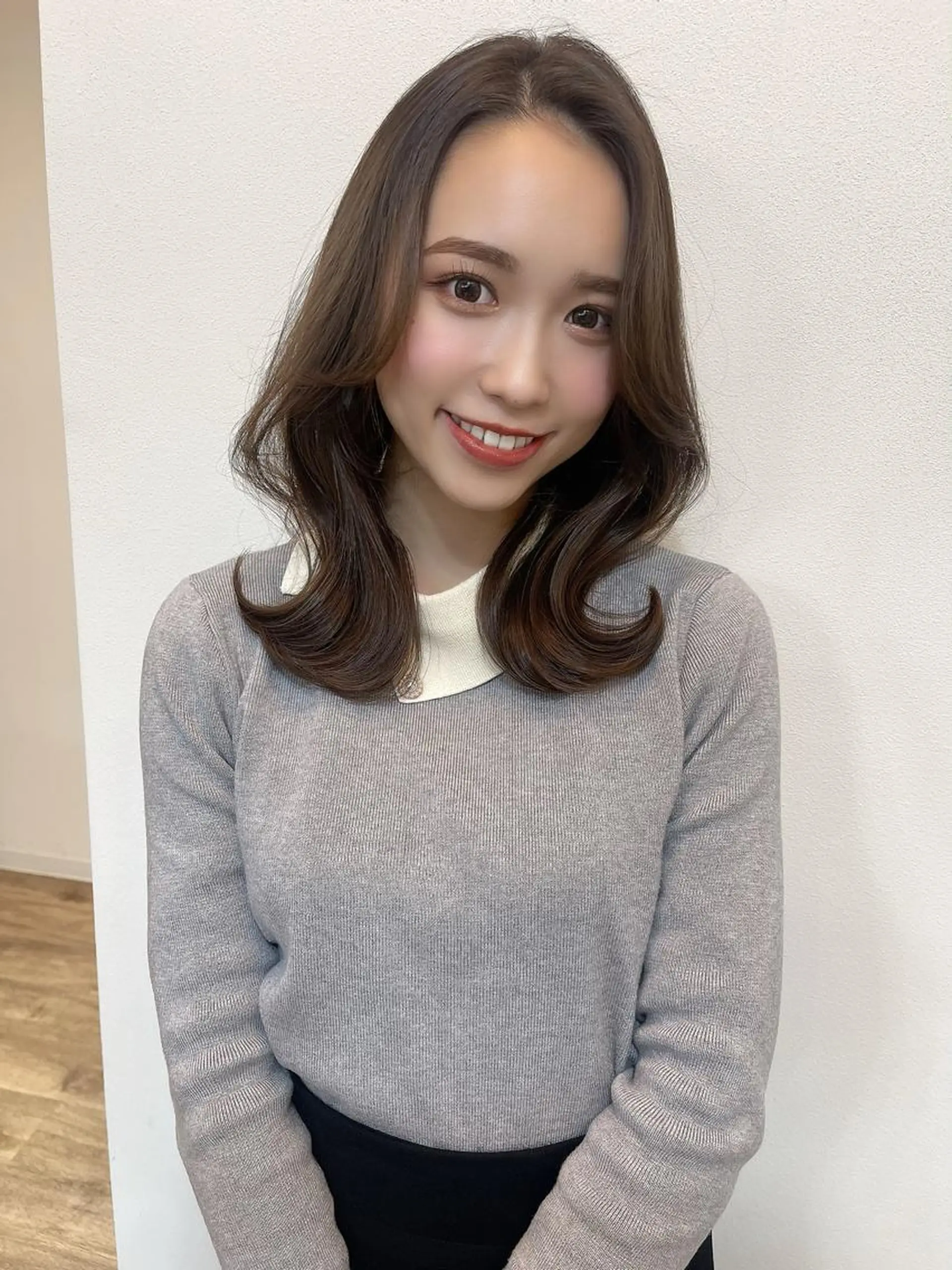 ミディアム カラー 黒髪 ブリーチ ブルーカラー ブルーブラック ケアブリーチ カット ヘアカラー オリーブカラー 特化　　kaiのヘアスタイル