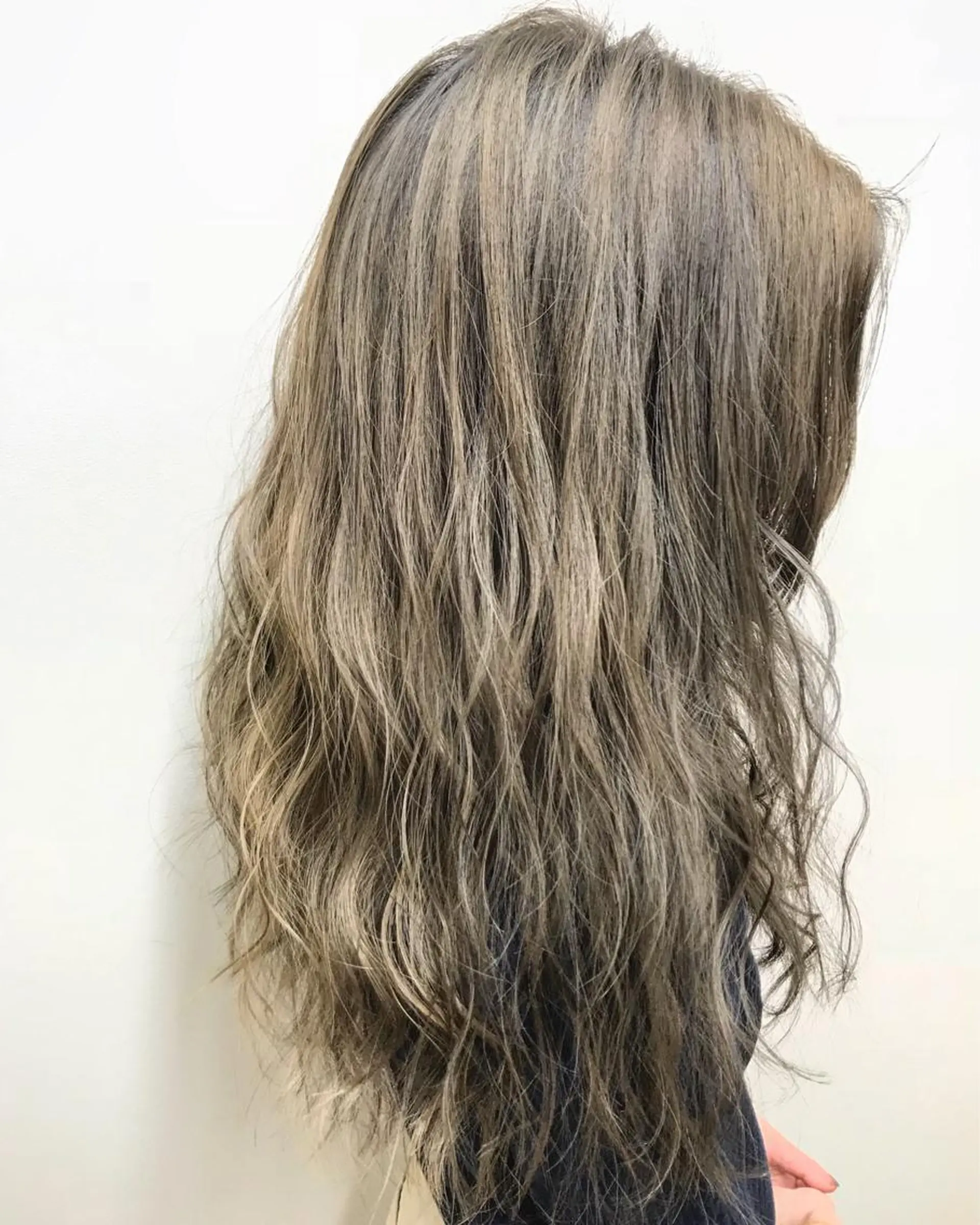 セミロング アッシュ ブリーチ特化 / share 元太のヘアスタイル