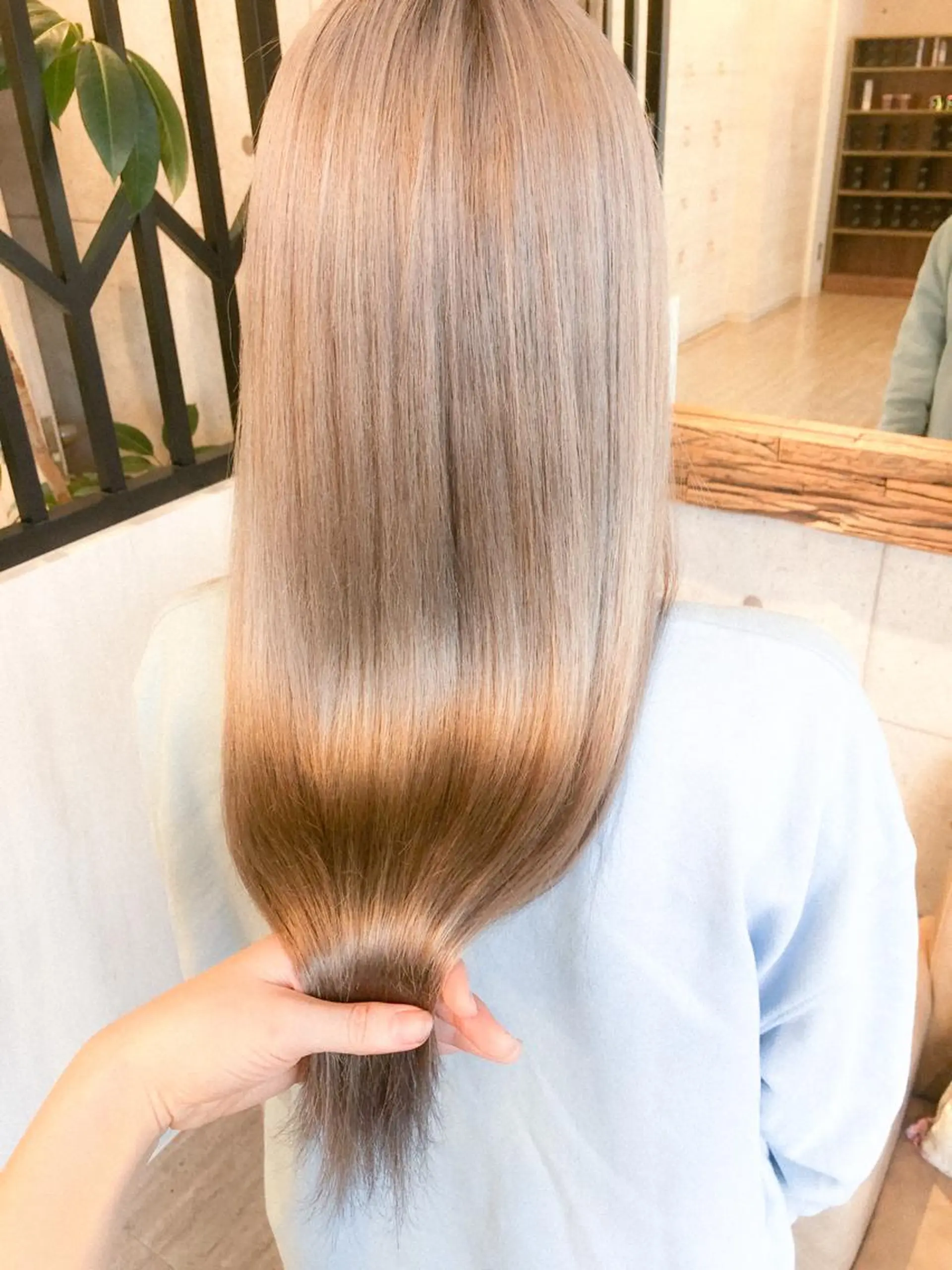 ロング カラー ブリーチ 透明感カラー カラーパティシエ facce🌼ikoのヘアスタイル