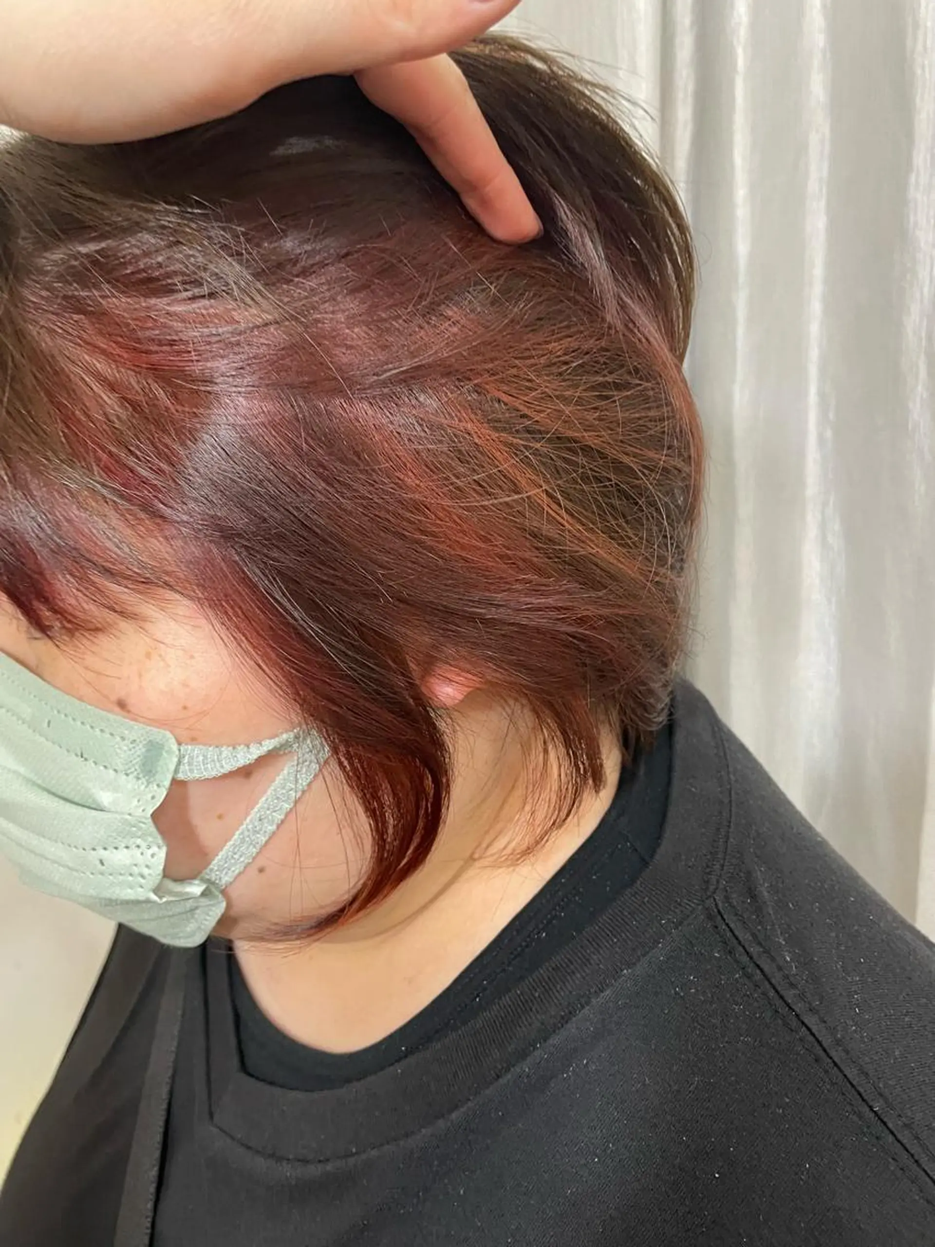 ショート カラー イヤリングカラー ハイライトカラー 顔周りカット ハイライト momoka ［pejite]のヘアスタイル